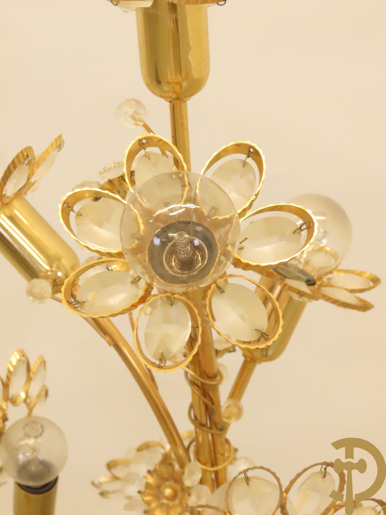 Vintage koperen staande lampadaire met strass bloemen