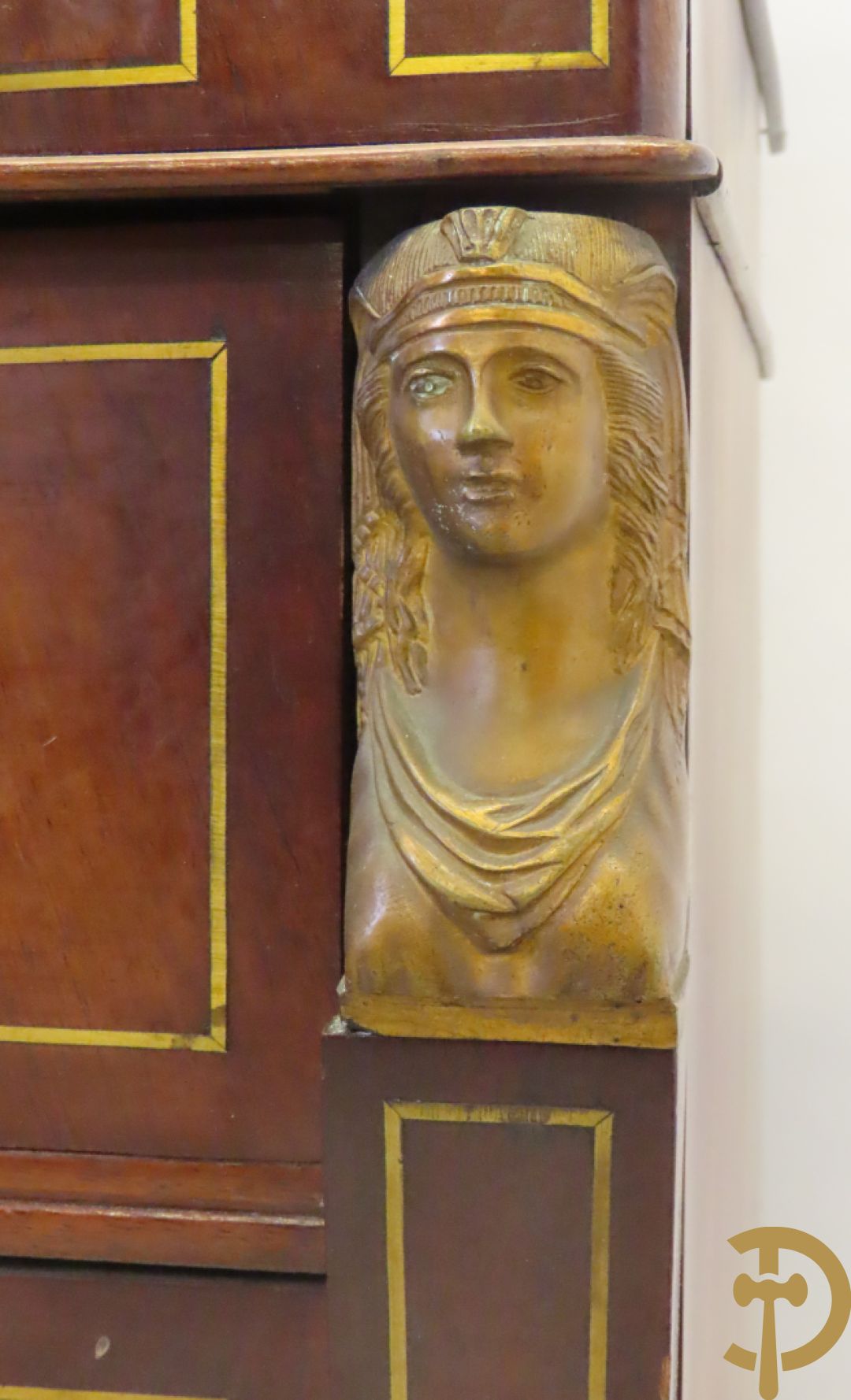 Mahoniehouten zesladenkast met schrijfblad bovenaan, Empire