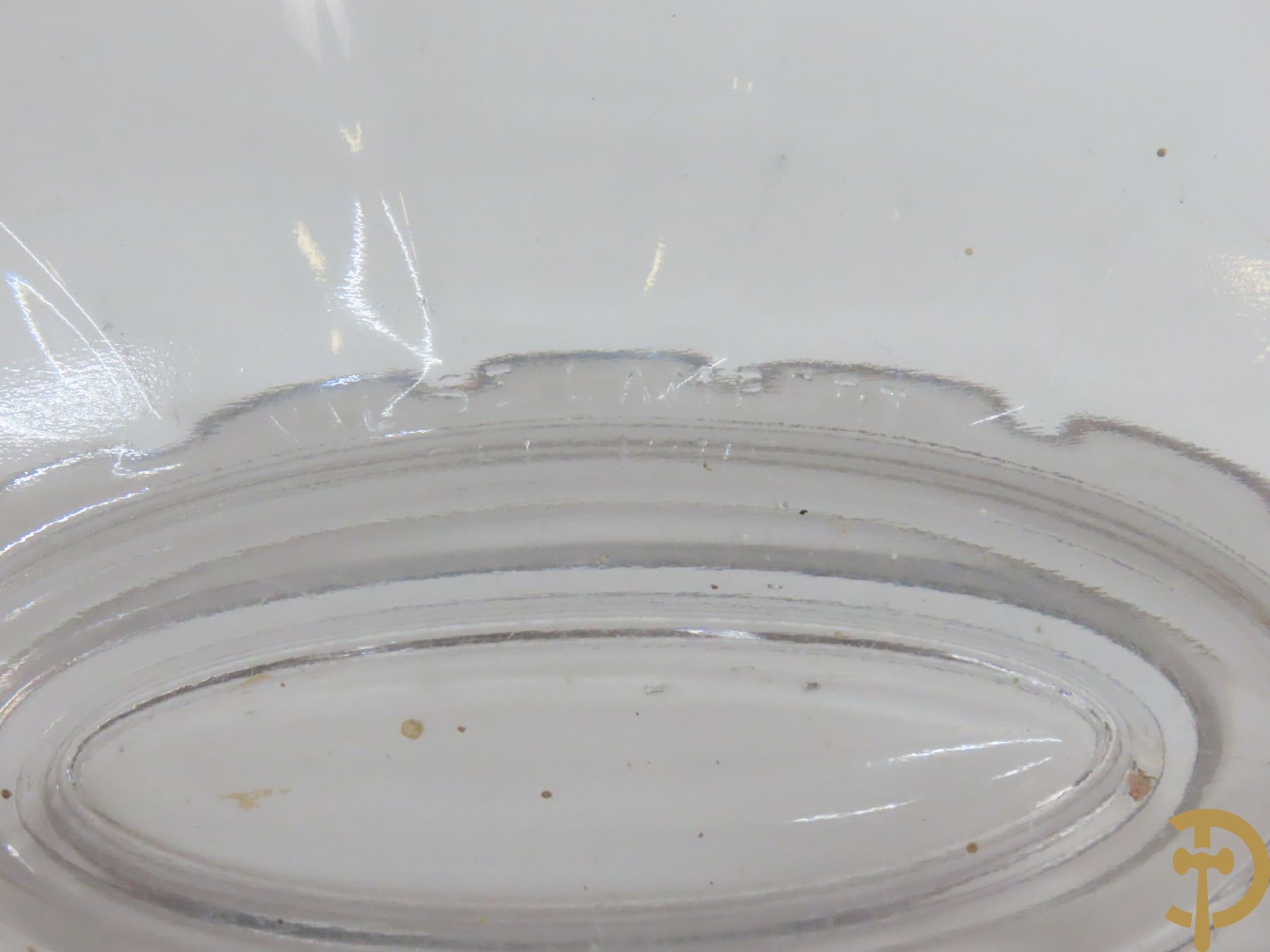 Vier coupes in gekleurd geperst Val-Saint-Lambert glaswerk + 3 coupes Scailmont