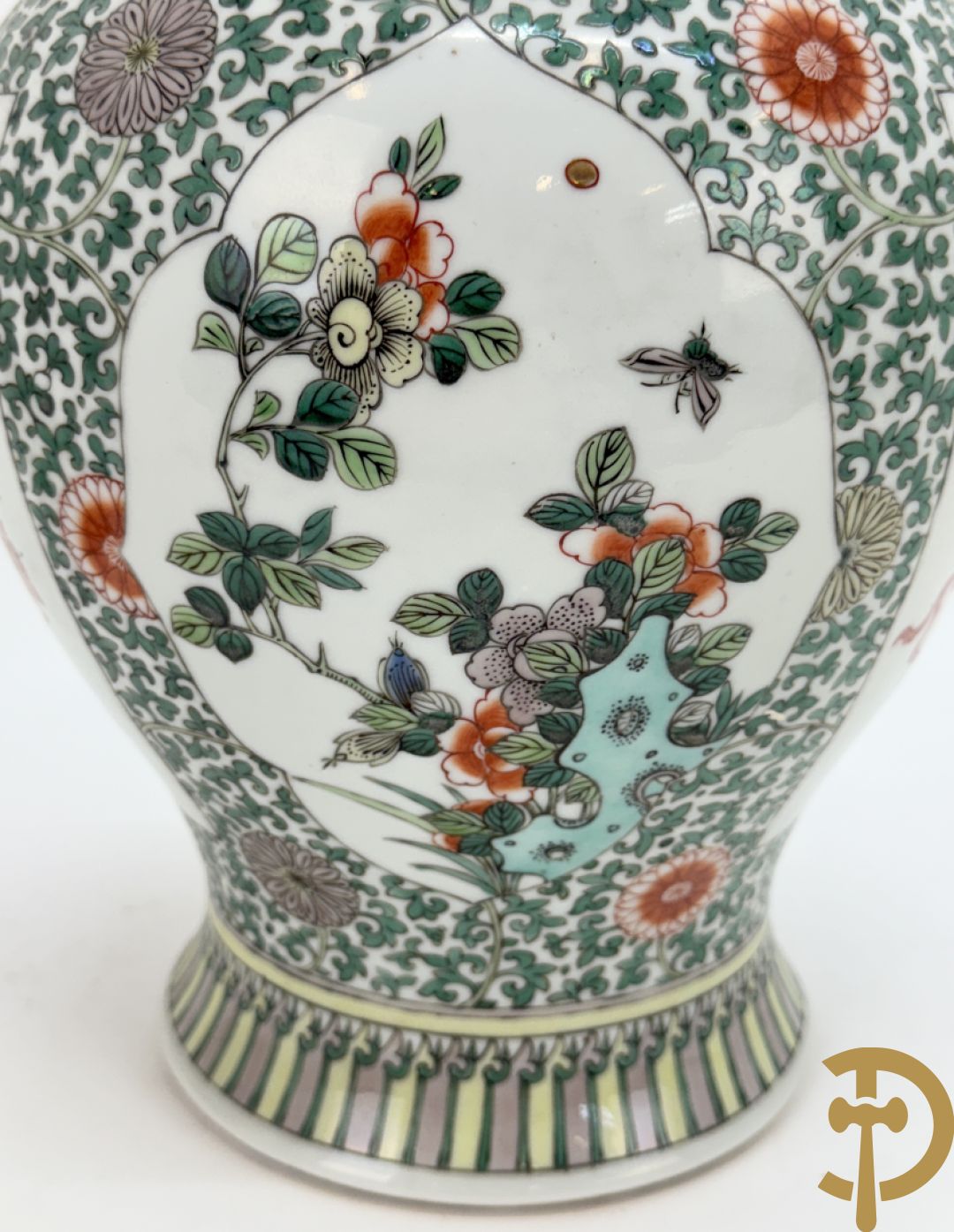 Chinese porseleinen dekselpotiche met bloemendecor