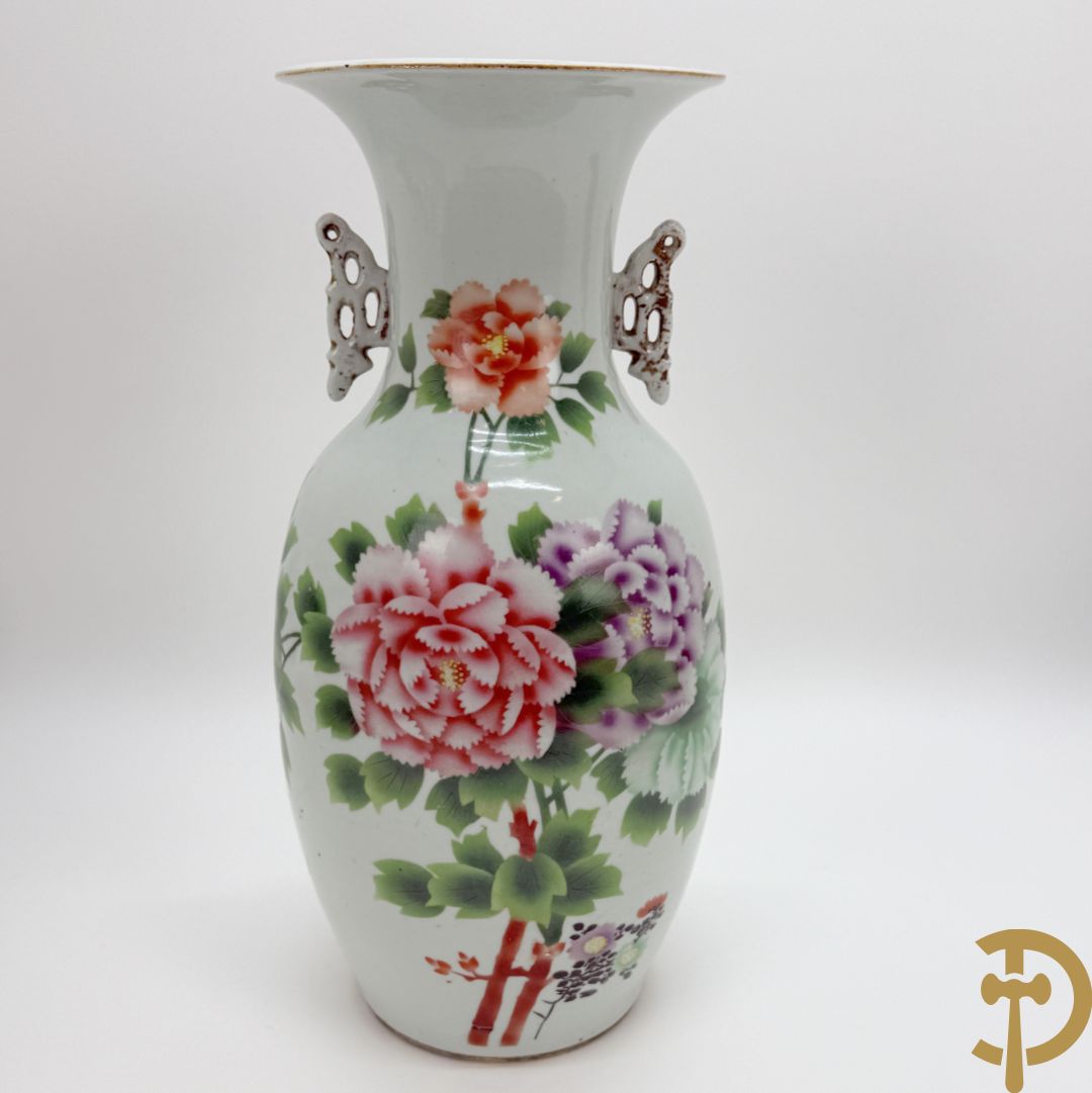 Chinese porseleinen vaas met decor van takken en vogels + Chinese porseleinen vaas met bloemendecor