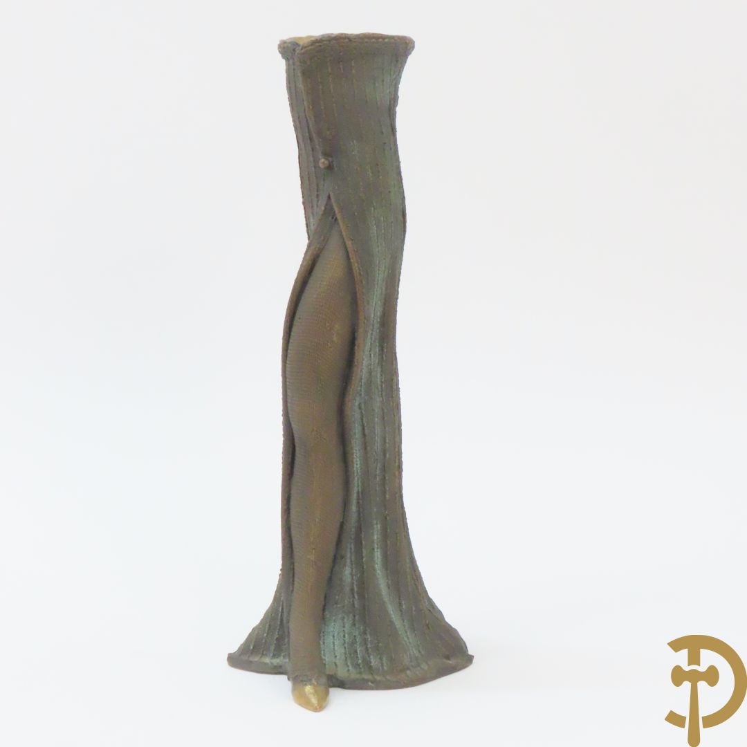 Gemonogrammeerd met symbool bovenaan 