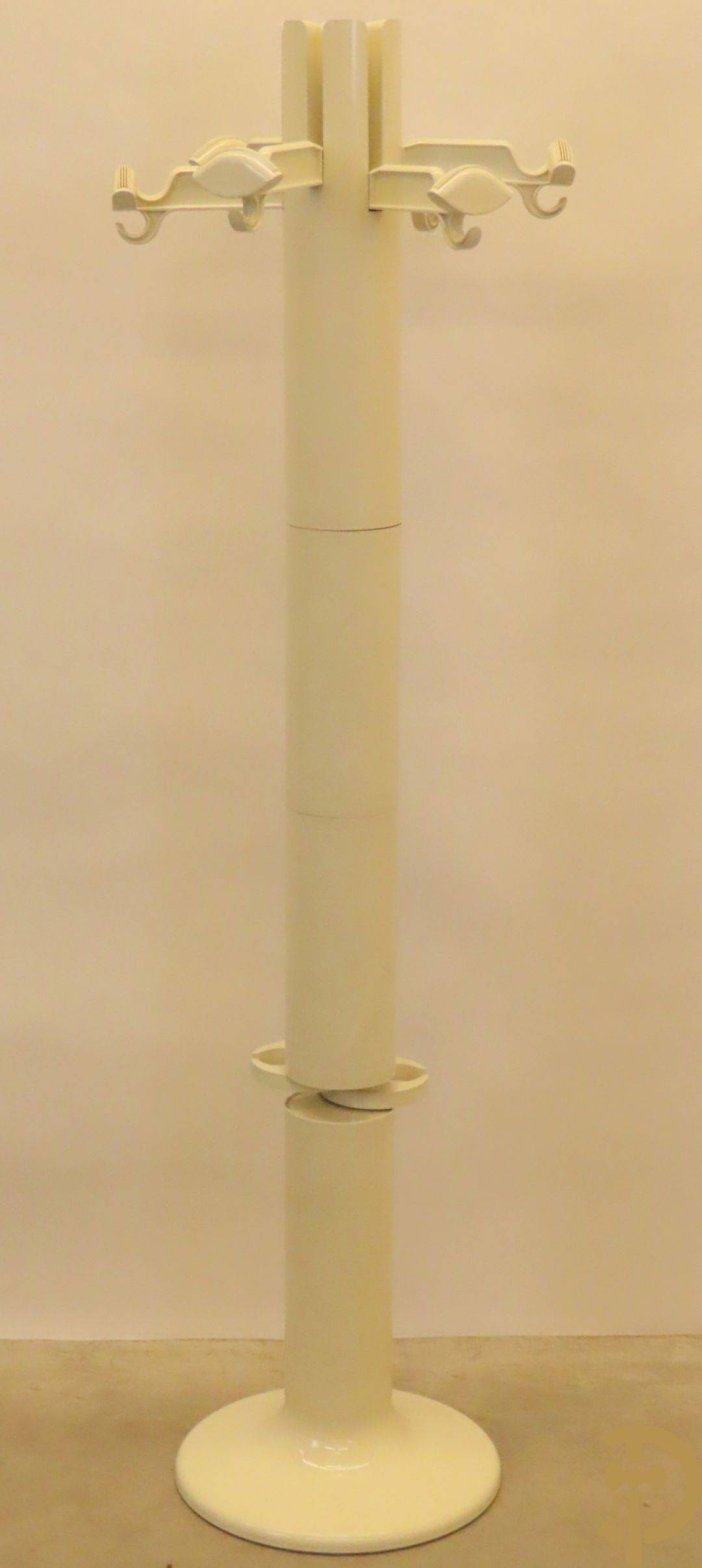 Plexi openklapbare kapstok, onderaan met parapluhouder, model Planta - designer G.C. Piretti voor de firma Anomima Castelli