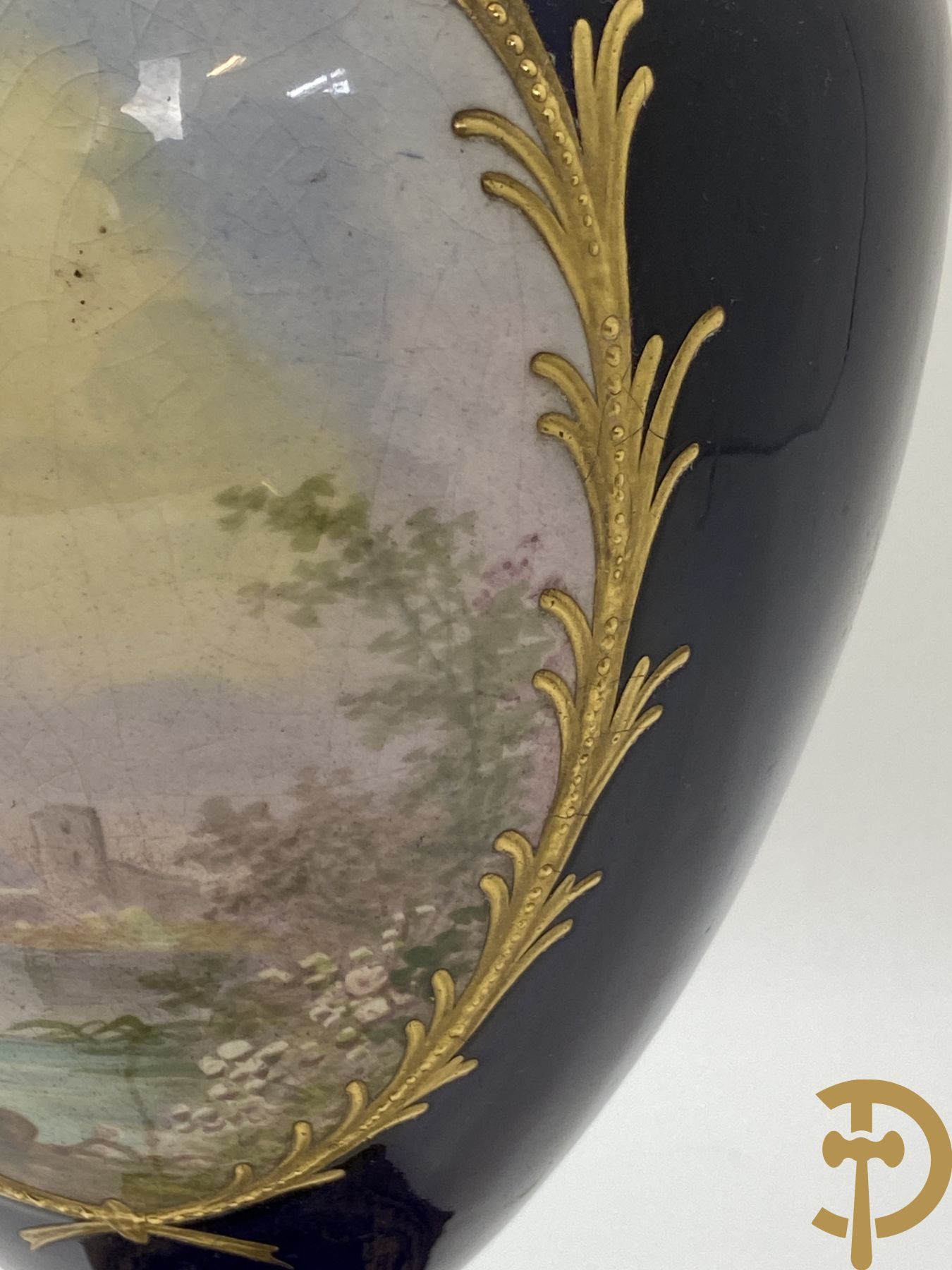 Paar kobaltblauwe porseleinen vazen met dubbel motief als lampadaire