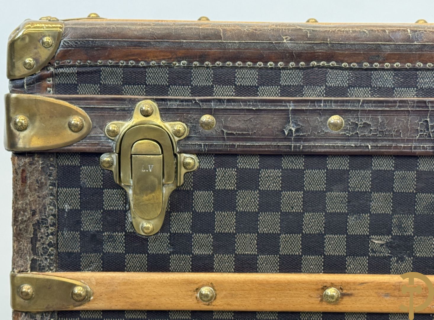 Antieke reiskoffer Louis Vuitton met houten latten, genummerd N41601, met bijhorende sleutel