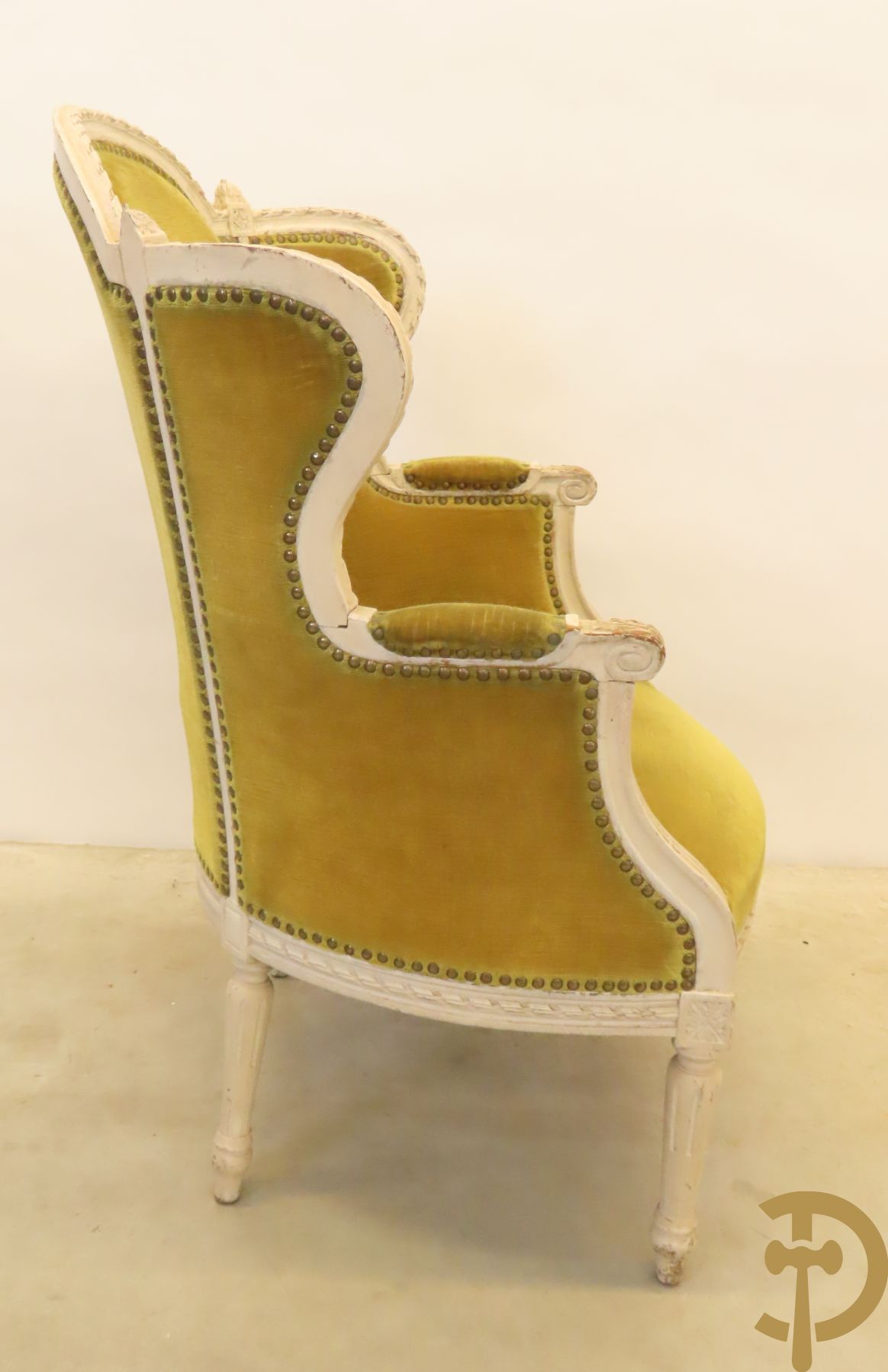 Gemonochromeerde bergère met groene mohair stof + gemonochromeerde en gecaneerde canapé Louis XVI stijl