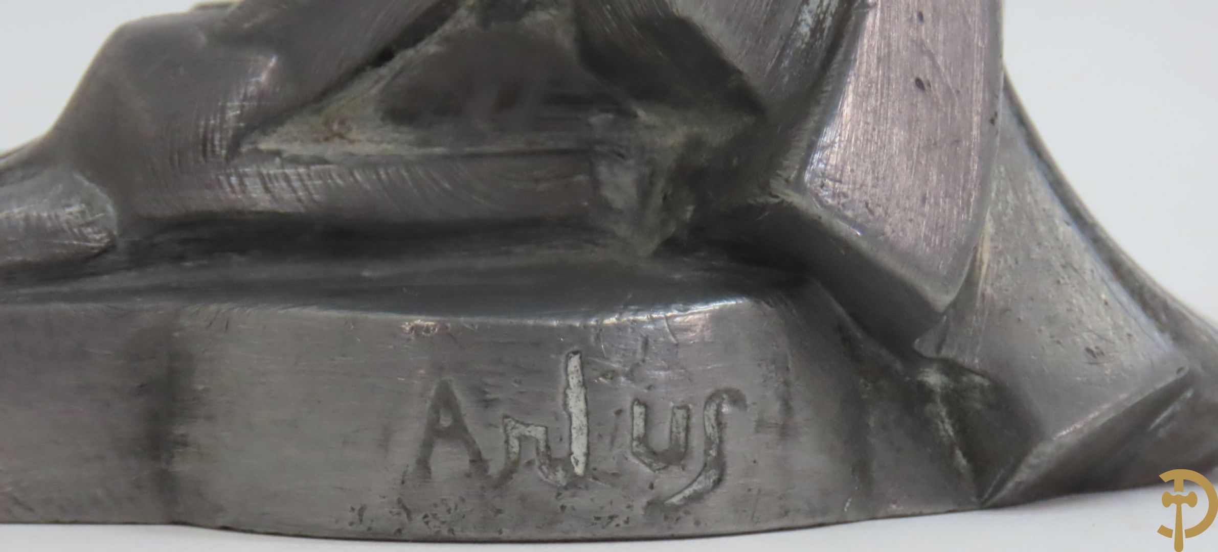 Mascotte voor een auto : ARTUS get. (pseudoniem Max Le Verrier) 