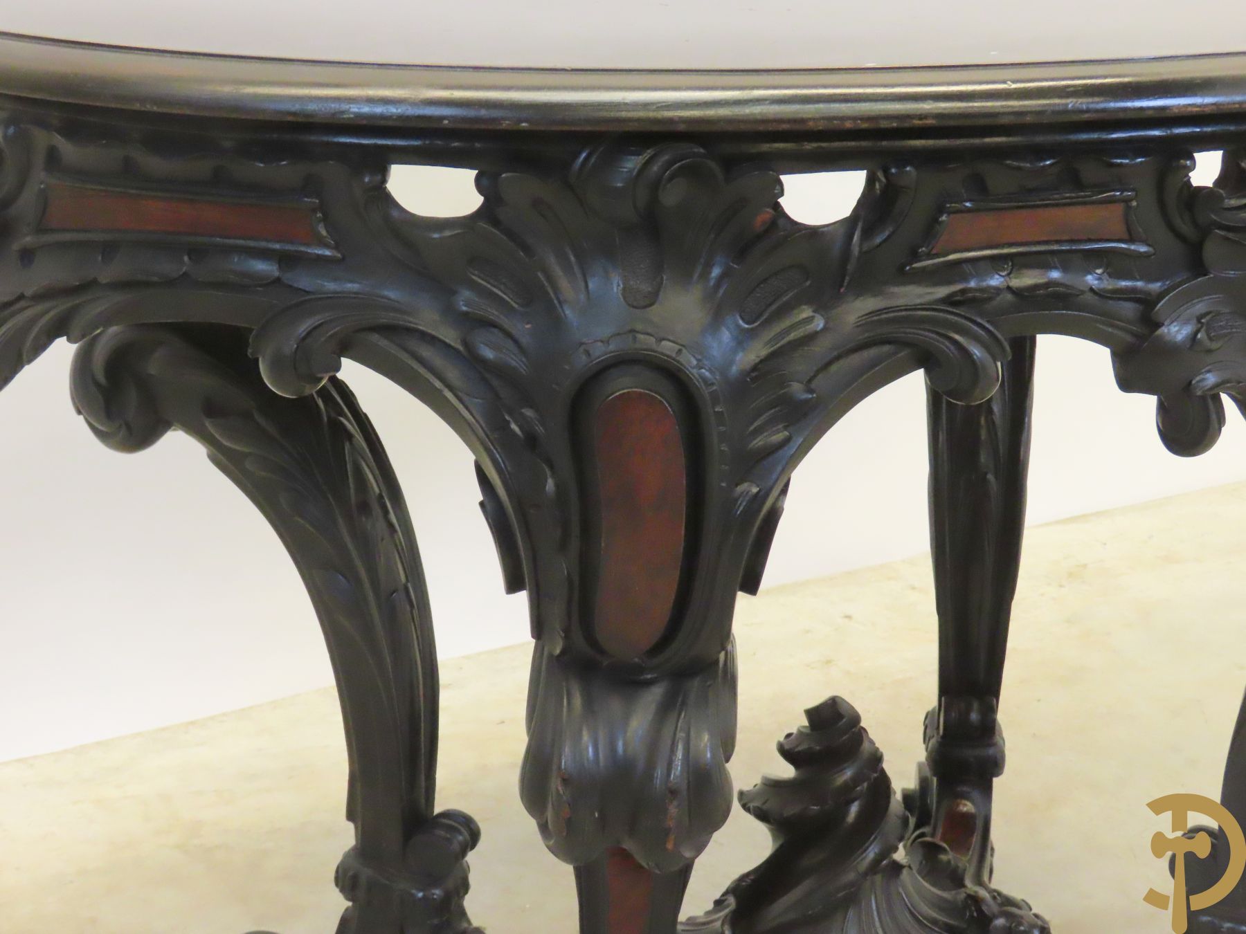 Napoleon III bijzettafel met gesculpteerde rocailles, 19e