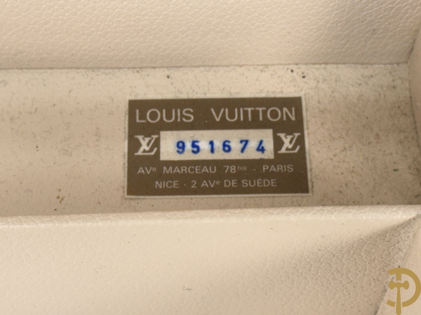 Louis Vuitton koffer met onderverdeling, genummerd 951674