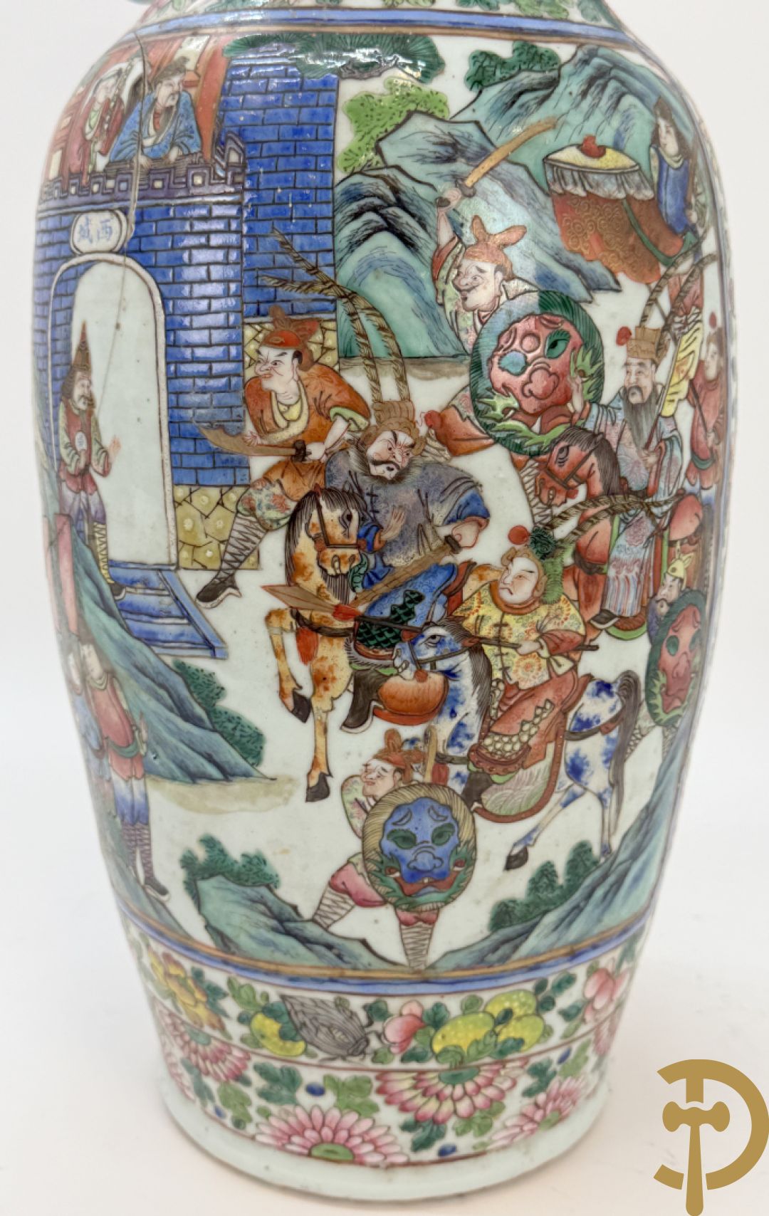 Chinese porseleinen vaas met geanimeerd krijgerdecor en vogeltaferelen