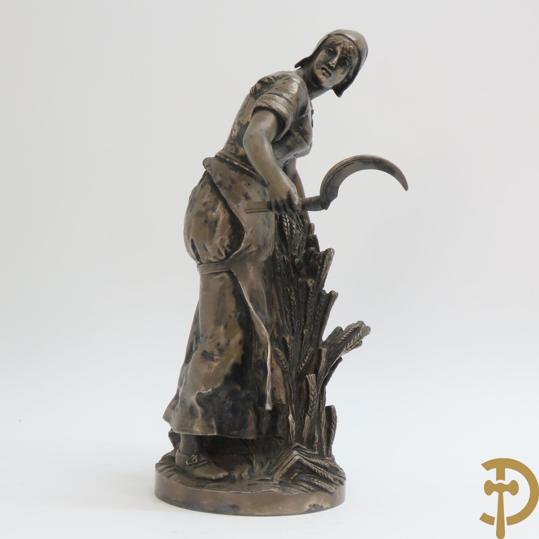 CUAN get. 'Dame met sikkel, de oogst' verzilverd bronzen beeld gegoten door Christoffle & Cie