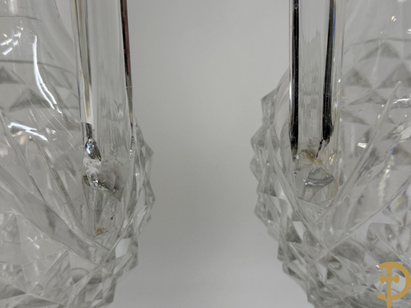 Paar diamantgeslepen karaffen + 5 andere karaffen