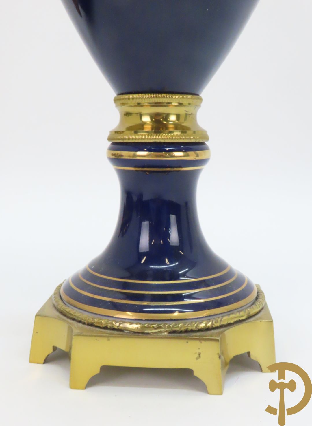 Paar kobaltblauwe dekselpotiches, Sèvres stijl