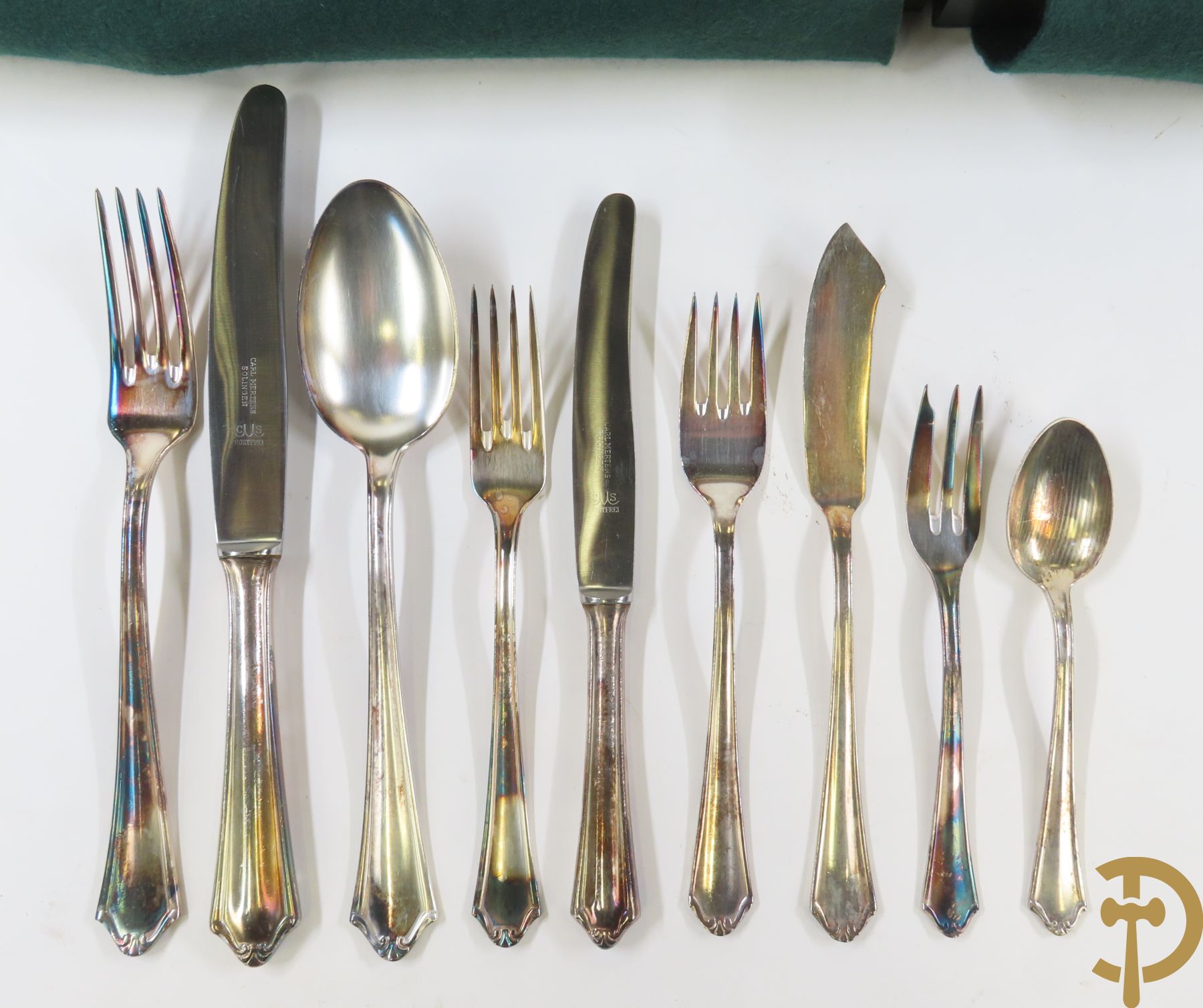 Verzilverd bestek 100/1000 bestaande uit 9 reeksen van 12 en 16 losse stukken