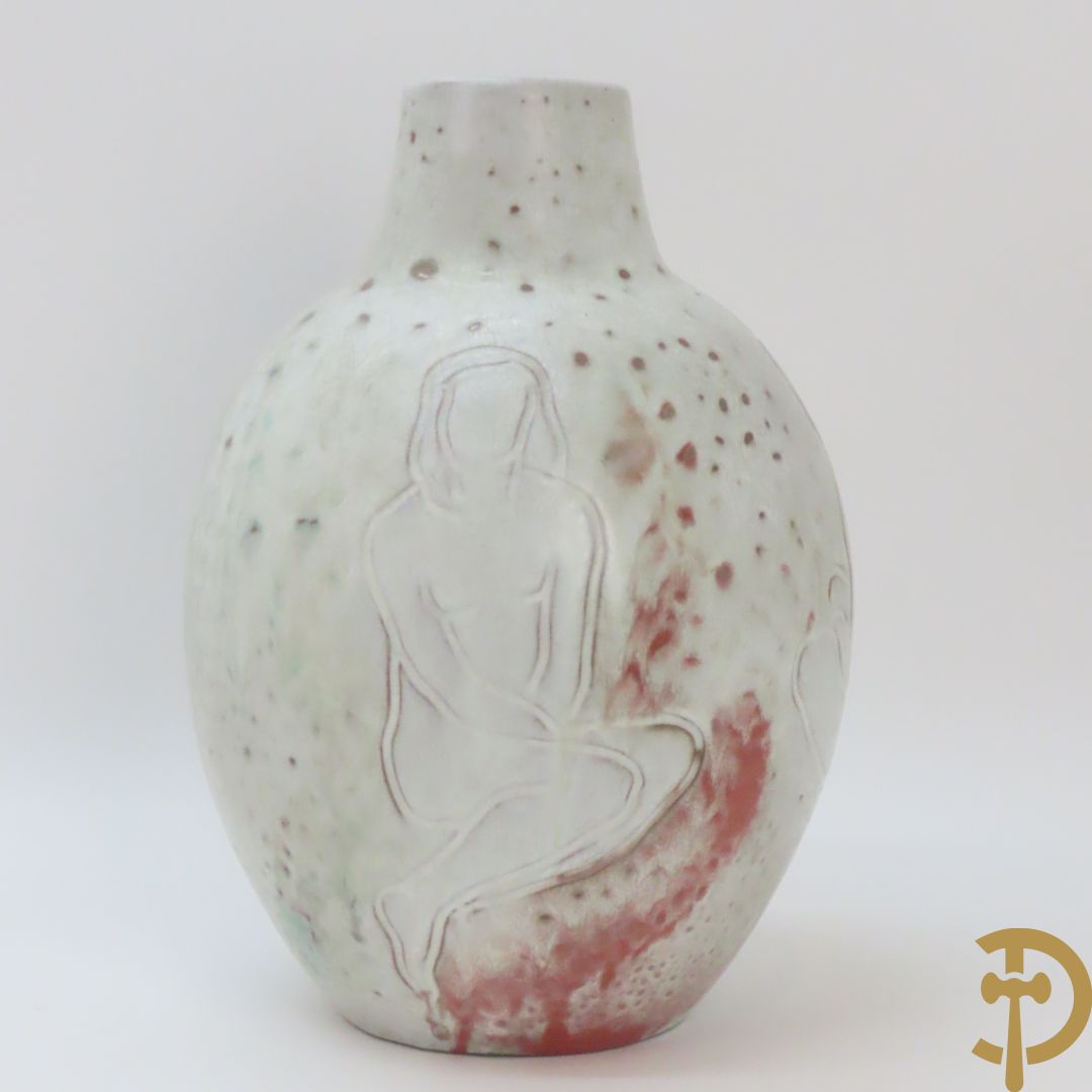 Wit gecraqueleerde design vaas met gestyleerd damesdecor, gemerkt Mobach Utrecht