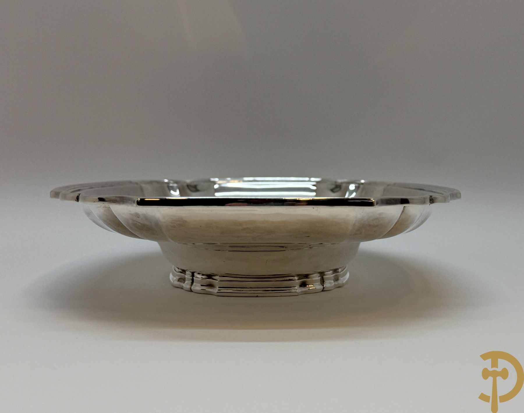 Massief zilveren schotel, Wolfers 835 gemerkt
