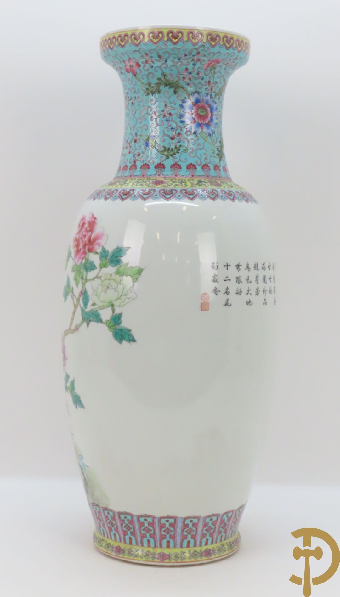 Chinese porseleinen repubieksvaas met bloementafereel