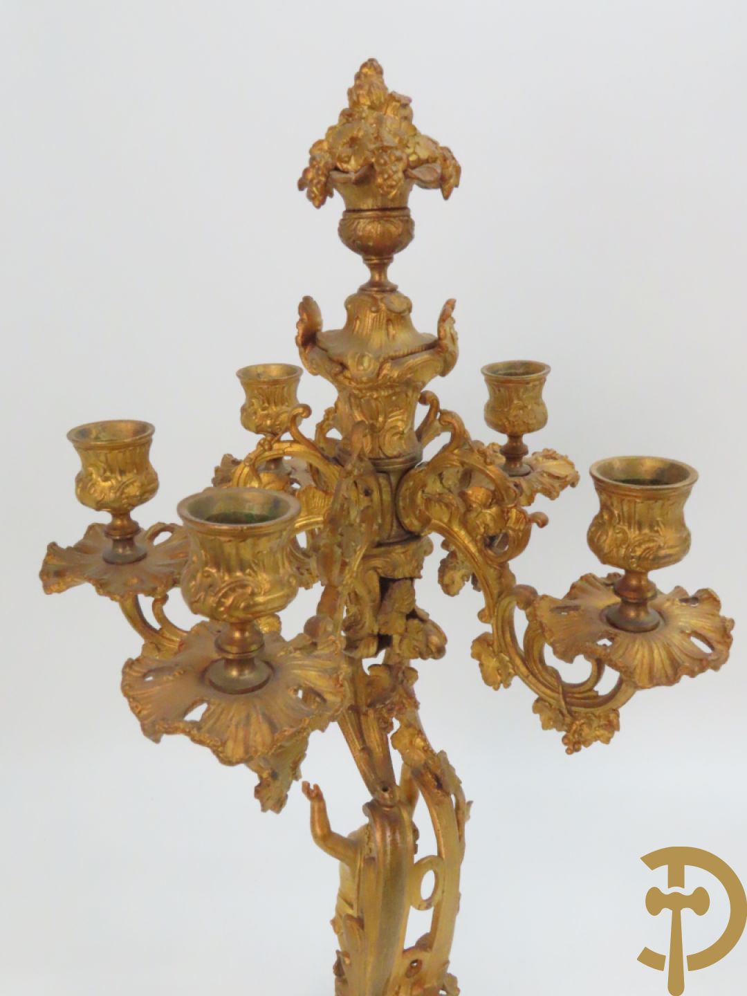 Bronzen schouwklok bezet met 2 cupido