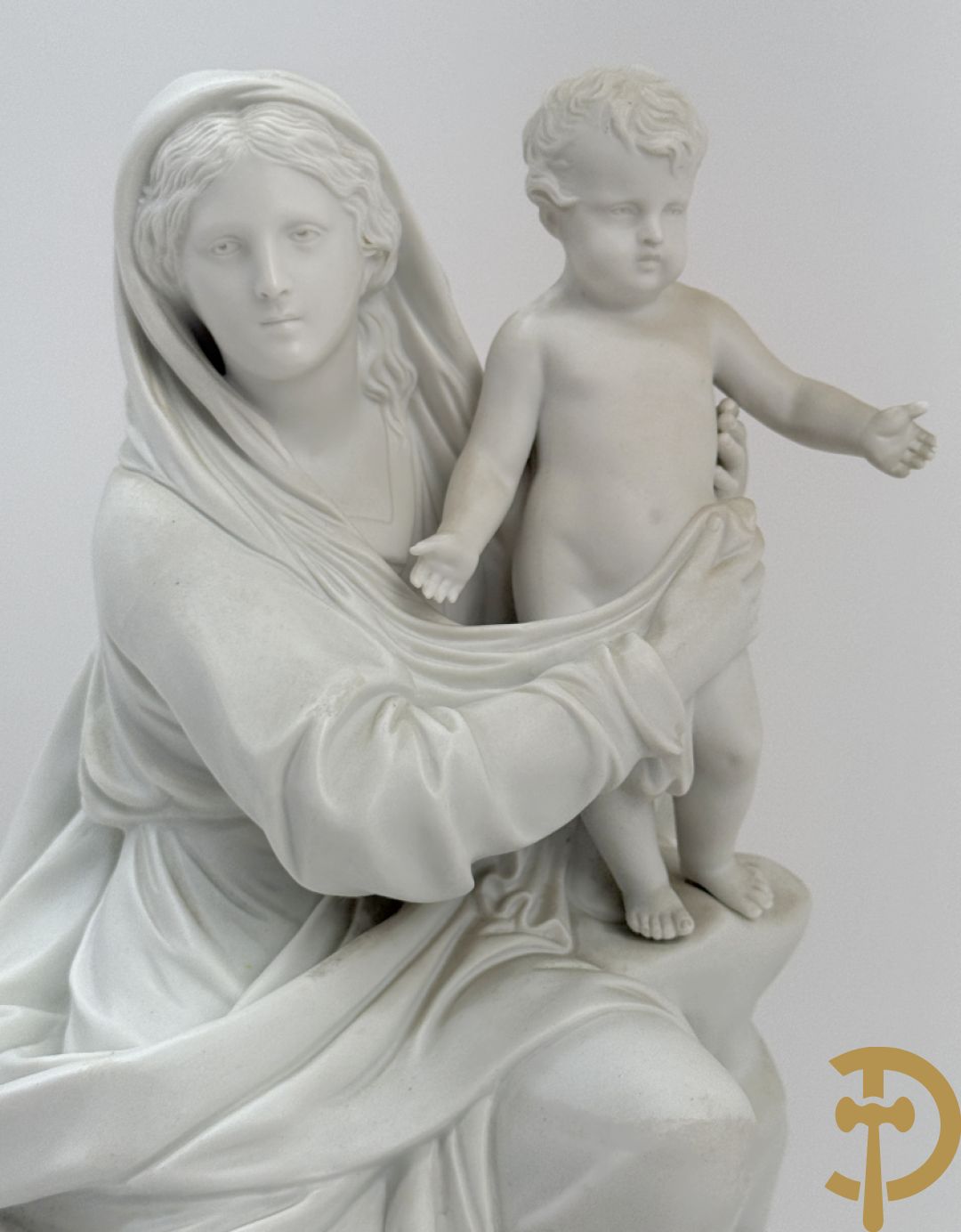 Boizet getekend, witte biscuit van Madonna met kind steunende op slang, gemerkt Sèvres, op vergulde sokkel