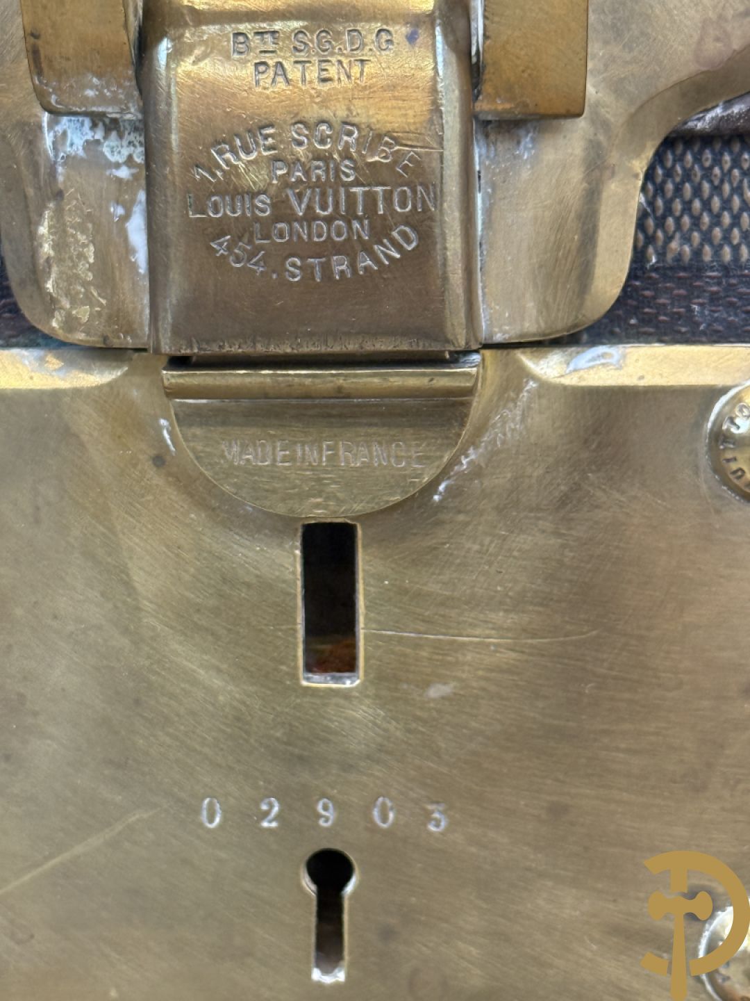 Antieke reiskoffer Louis Vuitton met houten latten, genummerd N41601, met bijhorende sleutel