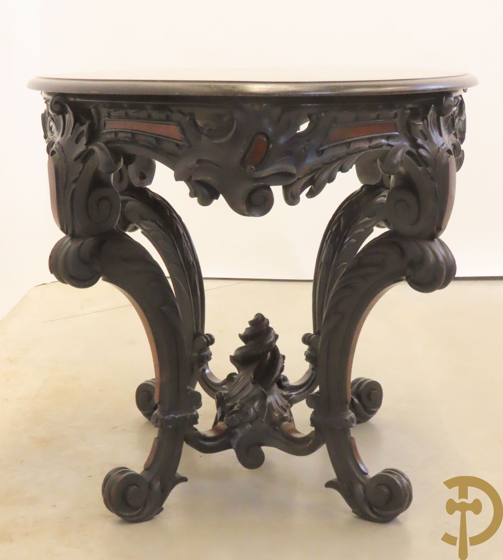 Napoleon III bijzettafel met gesculpteerde rocailles, 19e