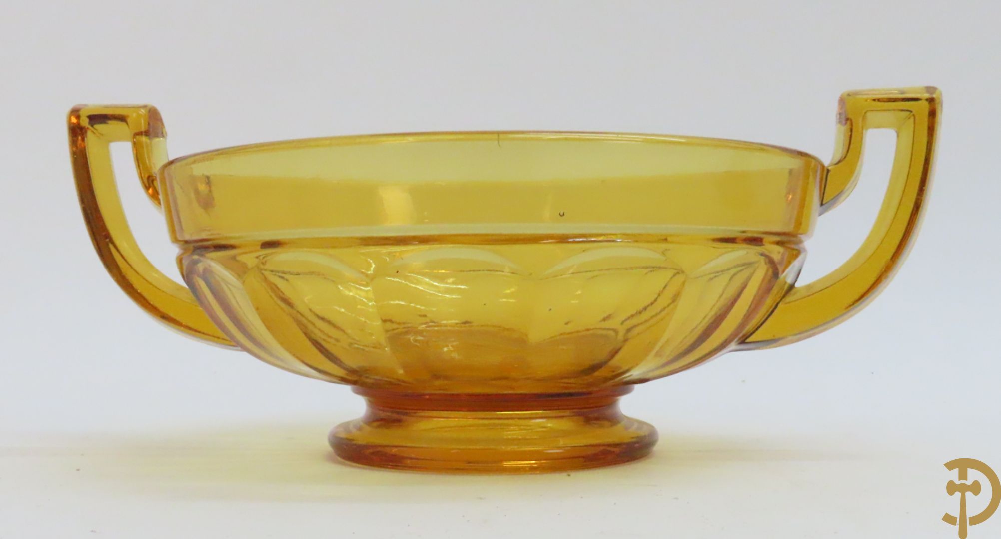 Vier coupes in gekleurd geperst Val-Saint-Lambert glaswerk + 3 coupes Scailmont