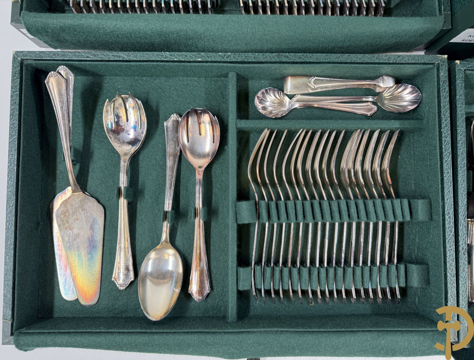 Verzilverd bestek 100/1000 bestaande uit 9 reeksen van 12 en 16 losse stukken