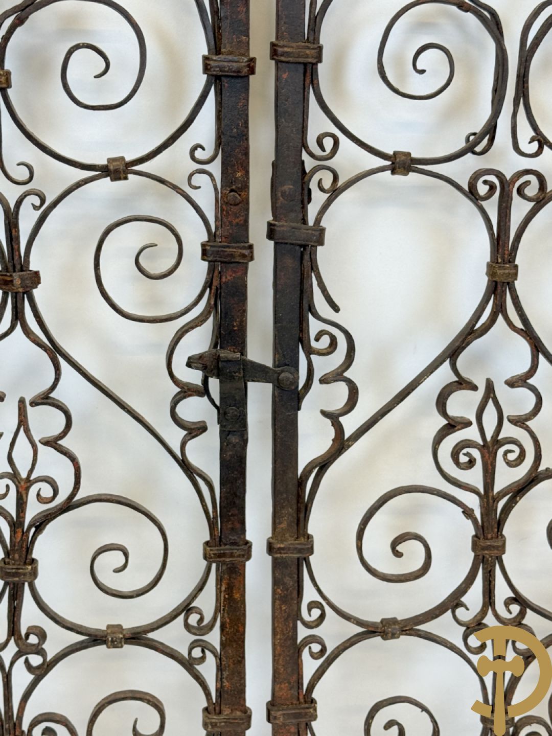 Tweedelig smeedijzeren raamvoorzetstuk