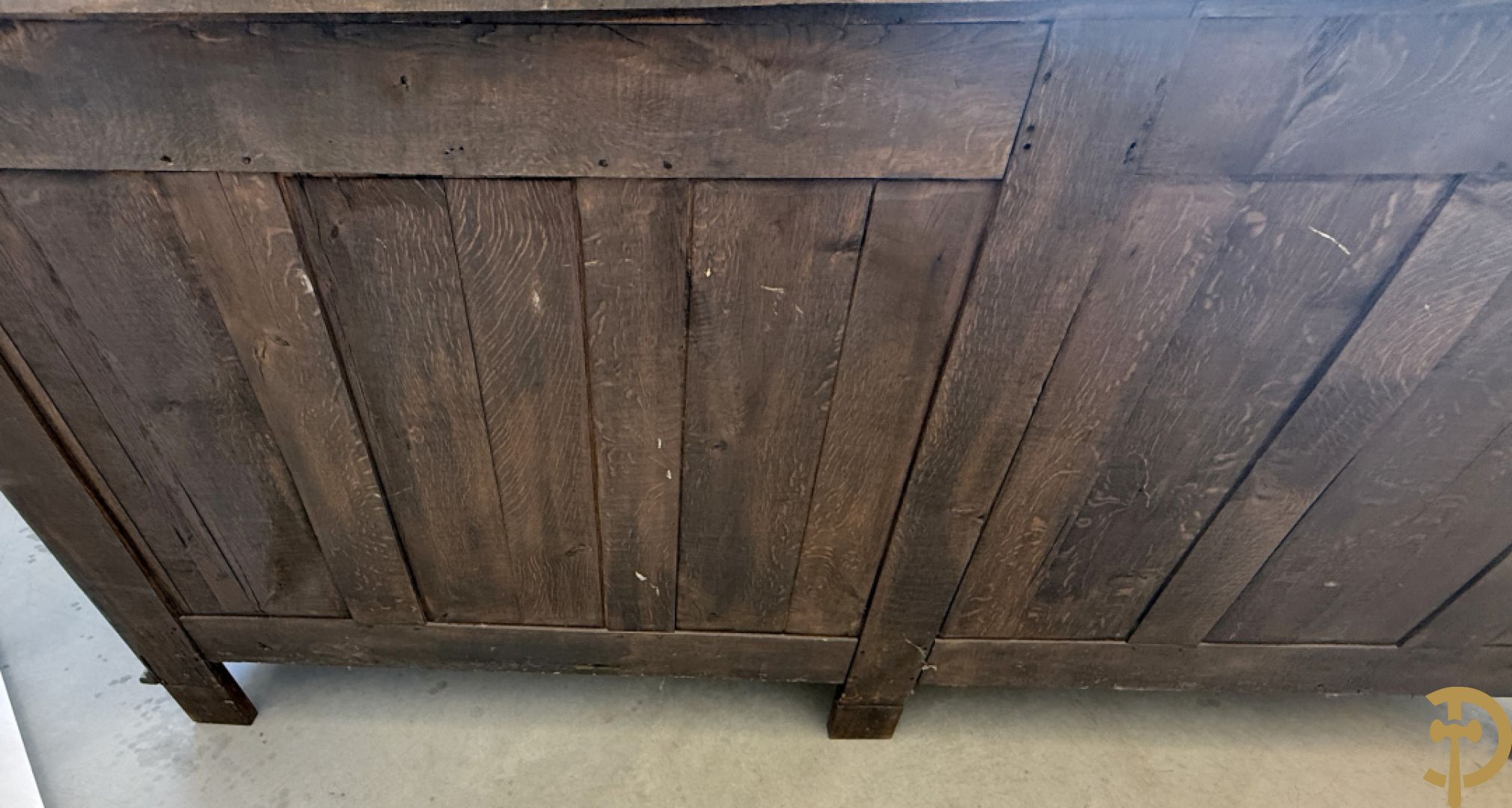 Eiken dressoir met 4 deuren, 4 lades en afgestoken Louis XV panelen