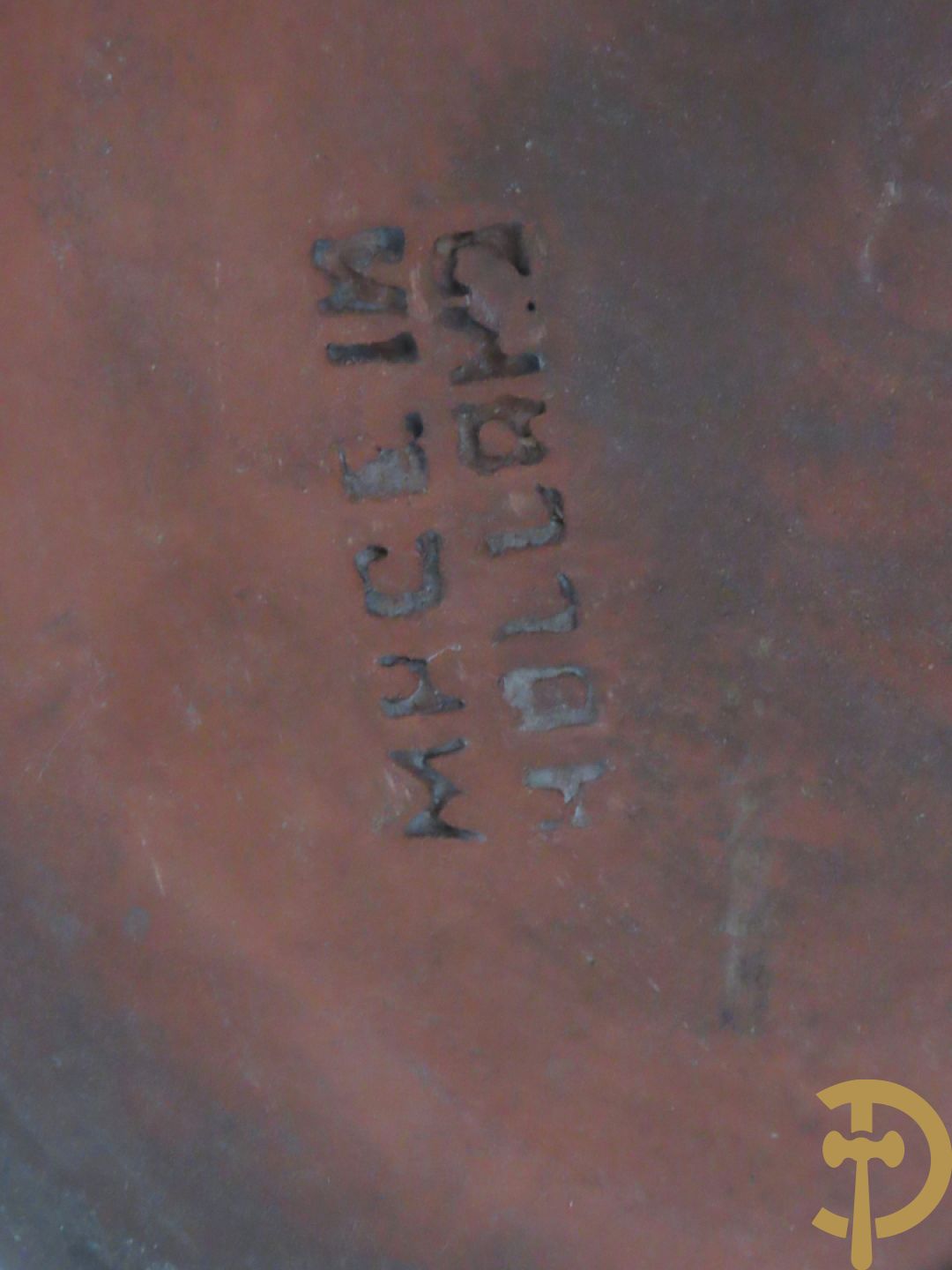 Wit gecraqueleerde design vaas met gestyleerd damesdecor, gemerkt Mobach Utrecht