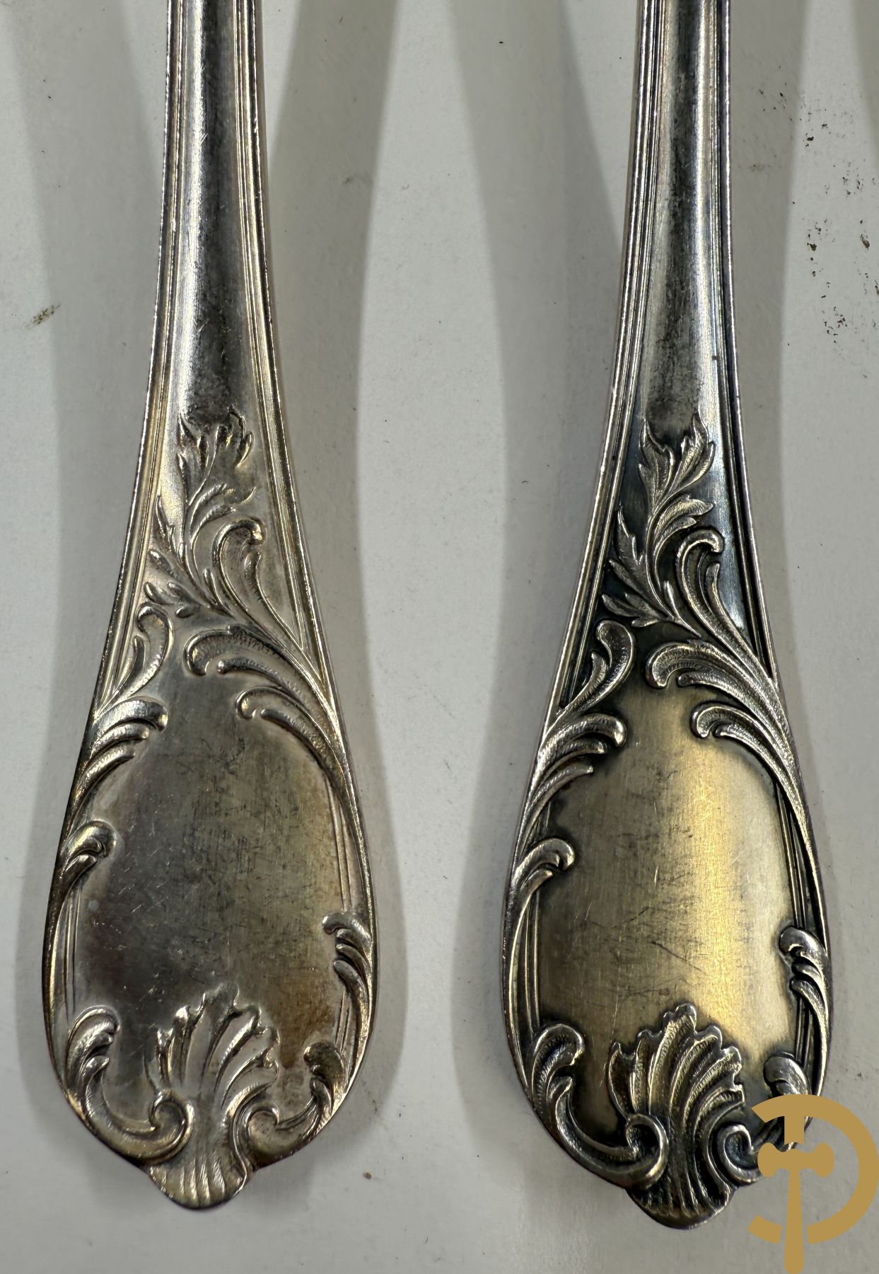 Verzilverd bestek Christoffle, model Marly bestaande uit 12 messen, 12 vorken, 12 lepels, 12 dessertvorken en 12 dessertlepels, 6 visvorken en 6 vismessen, 9 koffielepels en pollepel in schrijn