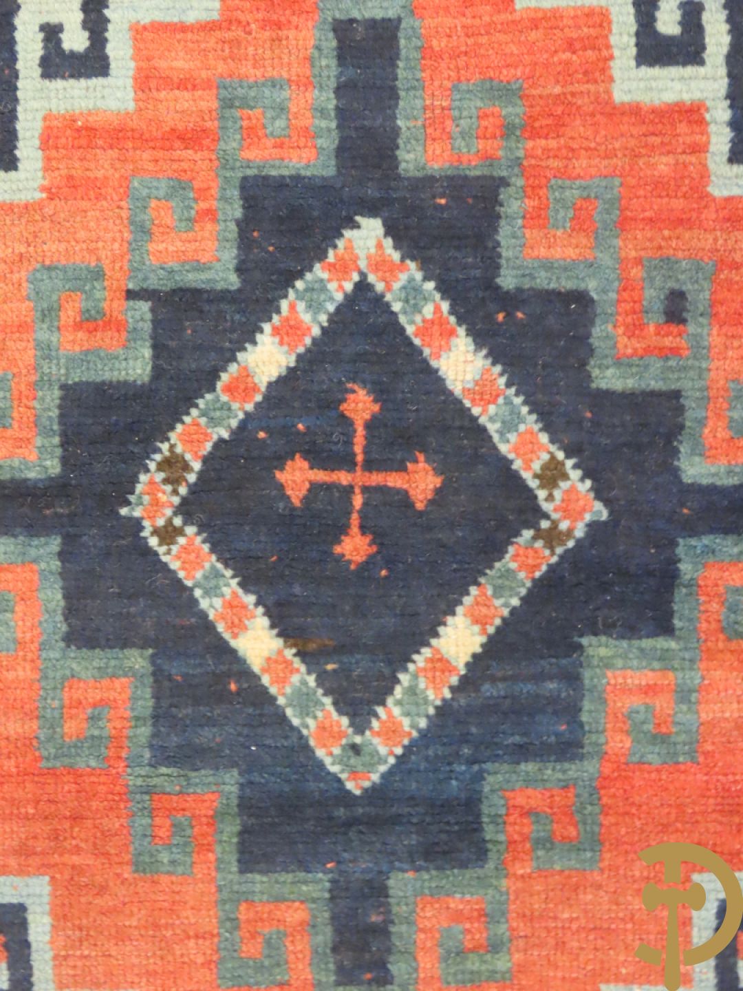 Oosterse handgeknoopt tapijt Kaukasus met geometrische motieven op blauwe fond