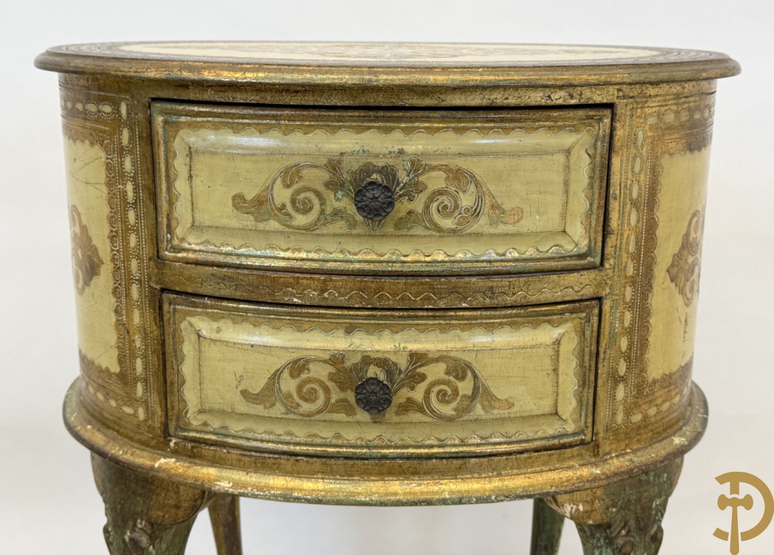 Ovaal Italiaans bijzettkastje