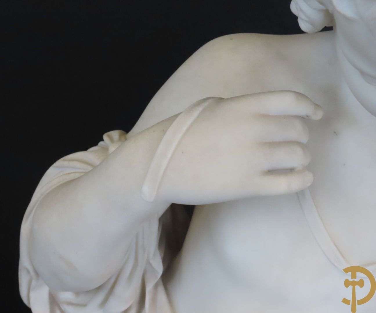 Onleesbaar getekend links achter 