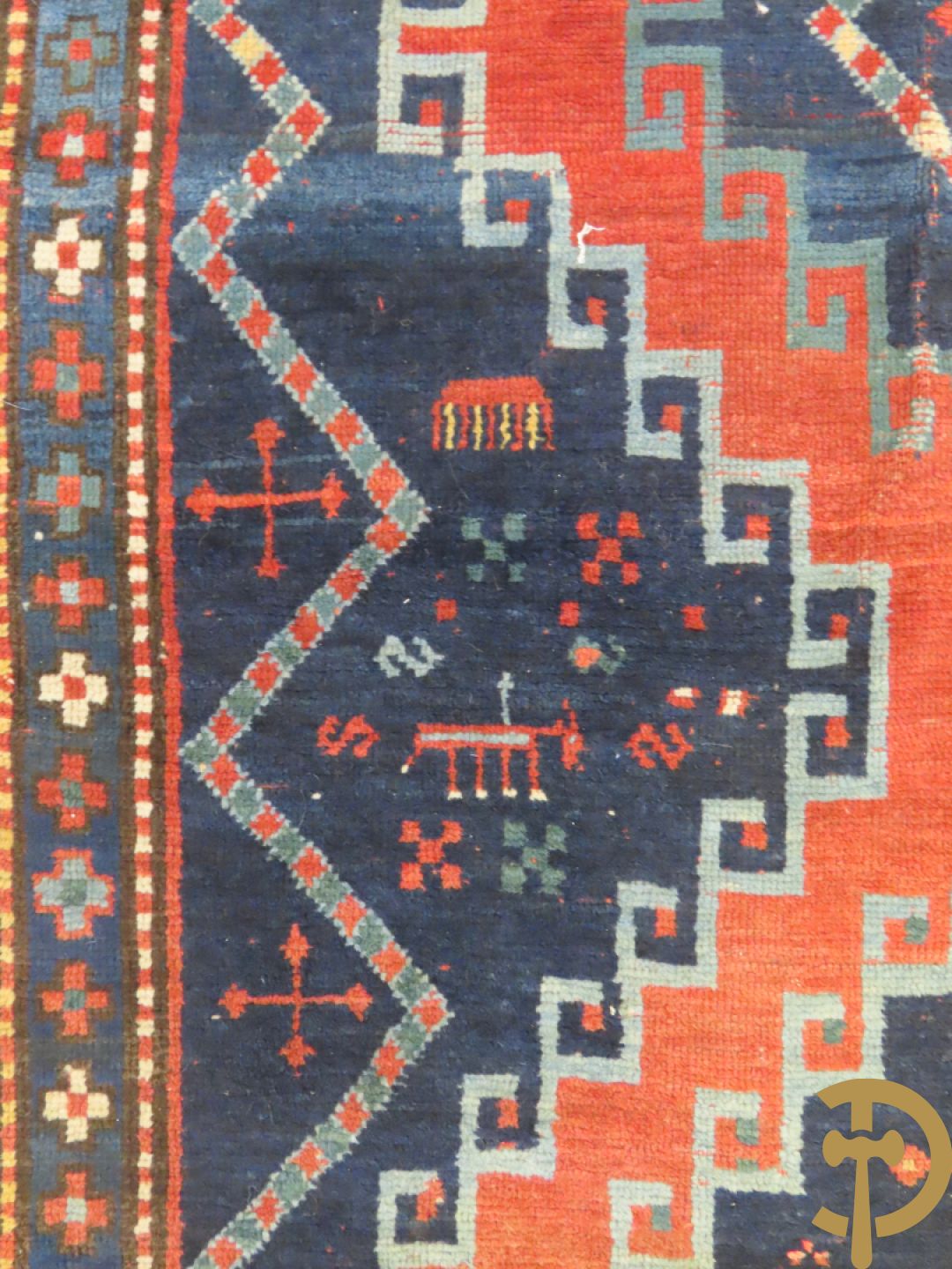 Oosterse handgeknoopt tapijt Kaukasus met geometrische motieven op blauwe fond