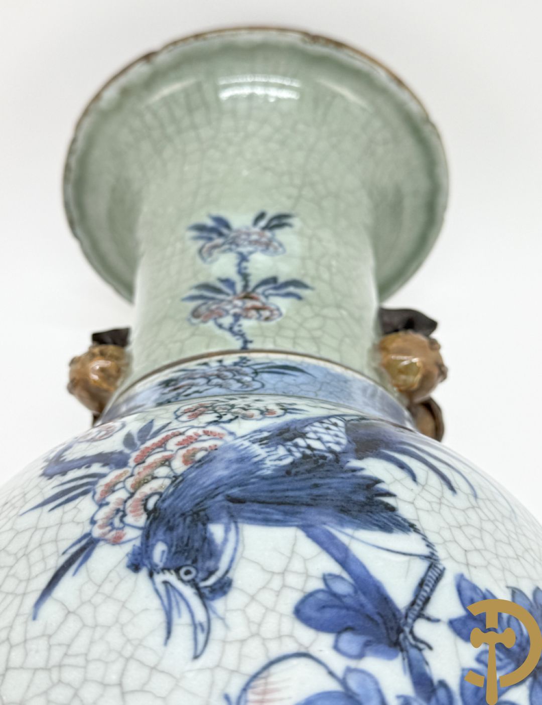 Chinese porseleinen blauw/witte Nankin vaas met bloemen- en vogeldecor en bezet met vruchten