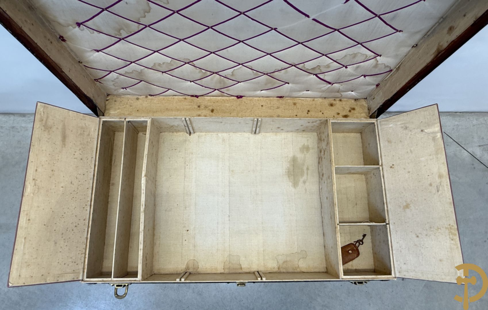 Antieke reiskoffer Louis Vuitton met houten latten, genummerd N41601, met bijhorende sleutel