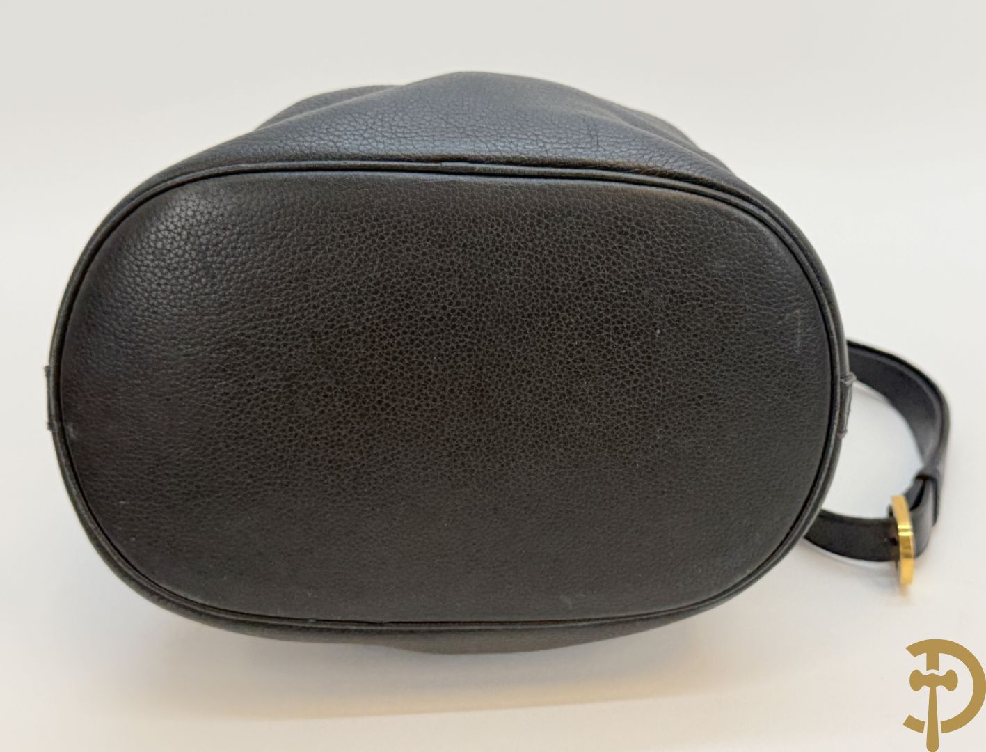 Blauw gekorreld lederen schoudertas model Le Calicot en openklapbare geldbeugel, Delvaux,