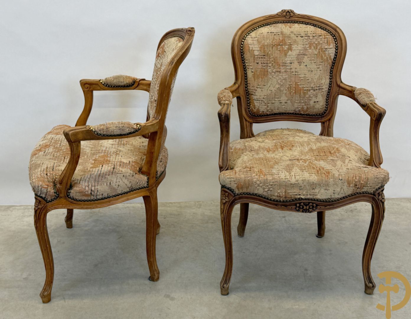 Paar Louis XV armzetels en 4 Louis XV stoelen