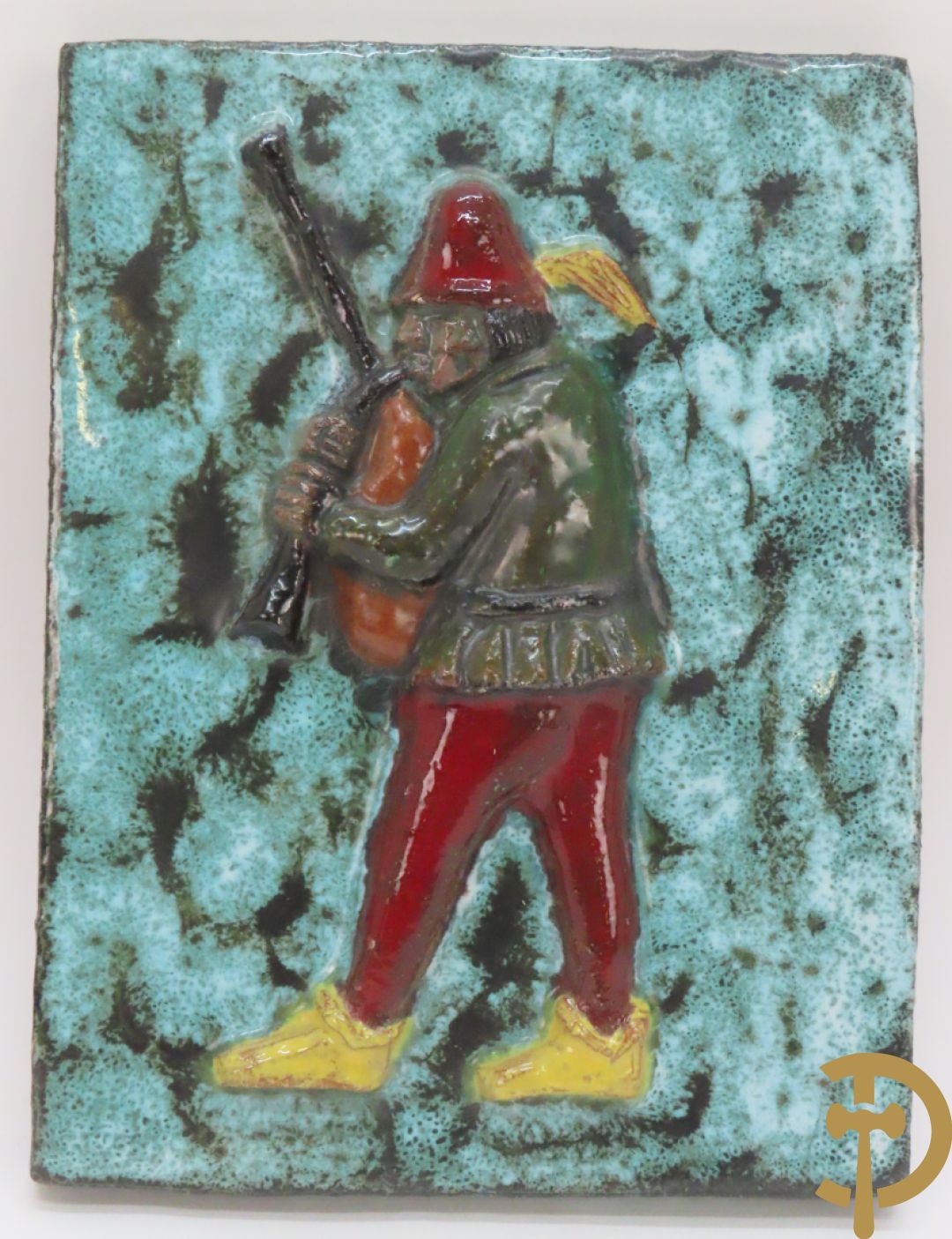 Zes vintage keramiek sculpturen w.o. zeemeermin van Amphora, keramieken vis, plakkette van doedelzakspeler, groepje met 5 kindjes, bord RP gemerkt en basrelief met vissen Vermeire P.