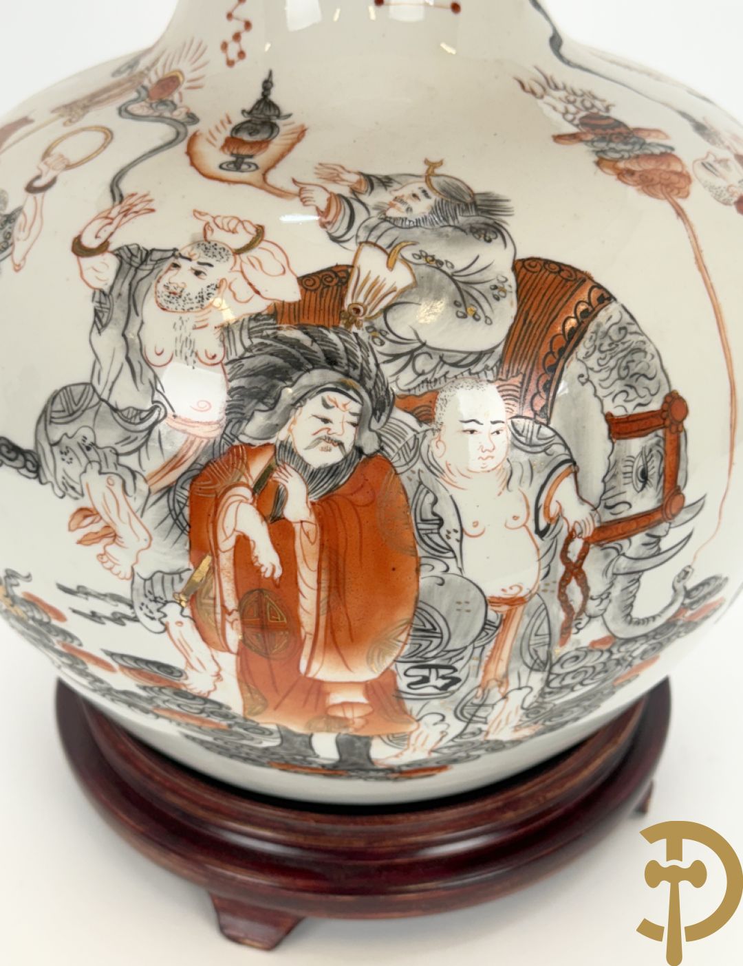 Chinese porseleinen vaas met handbeschilderde geanimeerde taferelen - als lampadaire omgebouwd