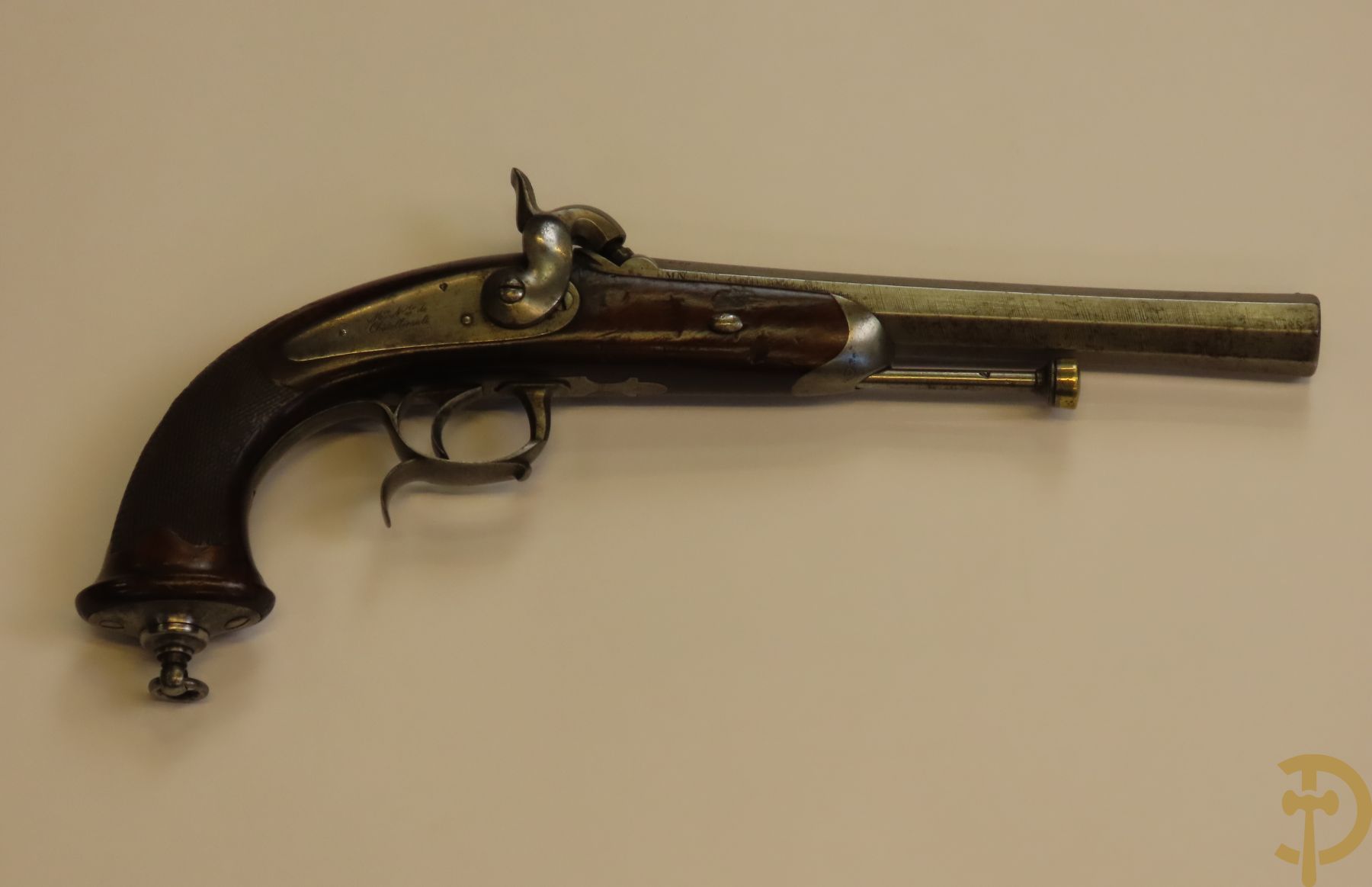 Frans reglementair officiers percussie pistool - Manufacture National de Châtellerault - gestempeld en gedateerd 1849