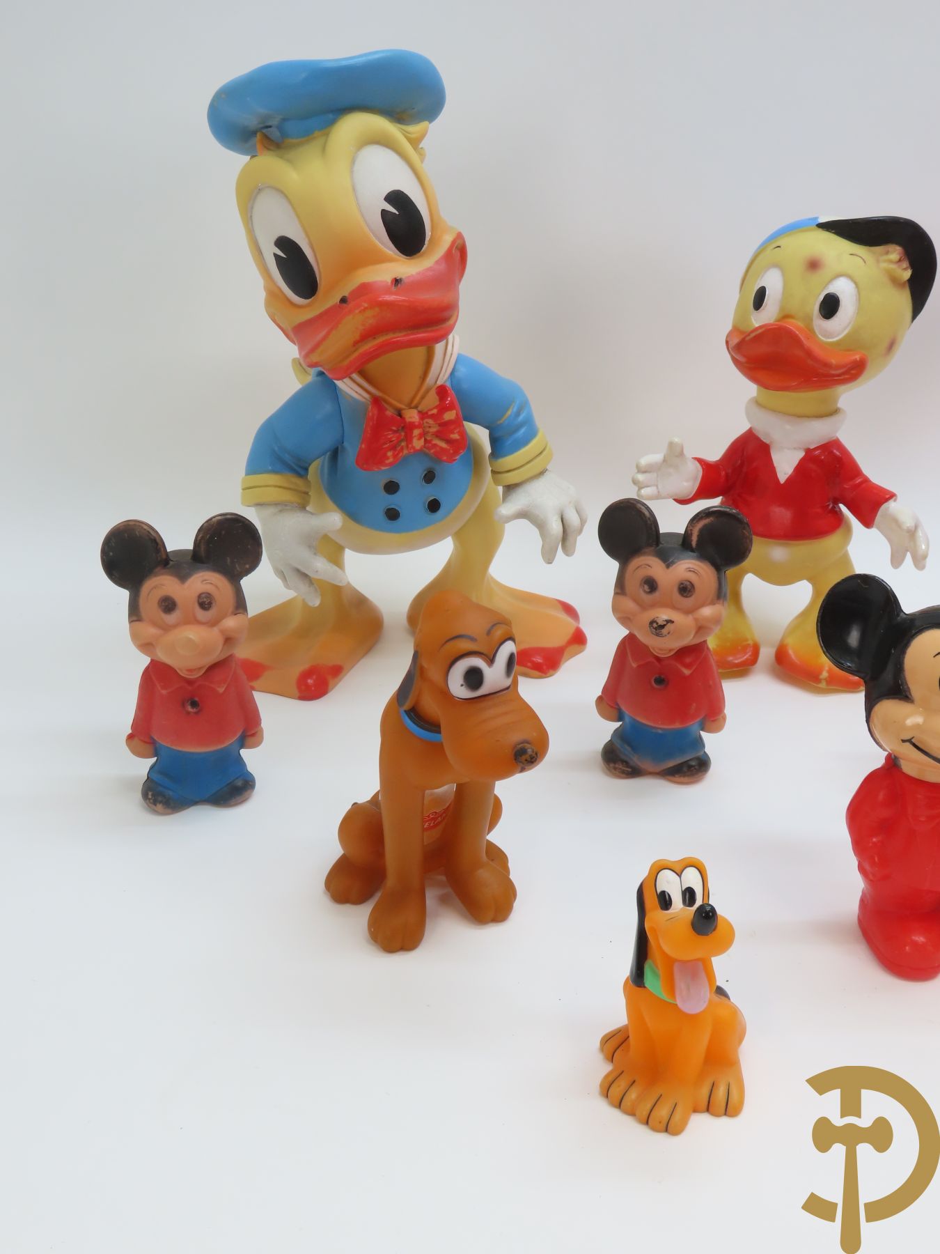 Gummi speelgoedfiguren Walt Disney Productions : 2 biggetjes, Donald Duck 1962, Huey, 3 dwergen + speelgoedfiguren van Rubber Toys : muis en Hollands Boerinnetje + beertje van Hanna Barbera 1965