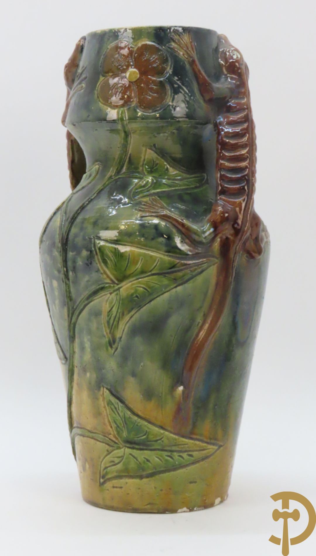 Vlaamse aardewerken vaas met salamander en bloemendecor, VH gemerkt (Van Humskerk)