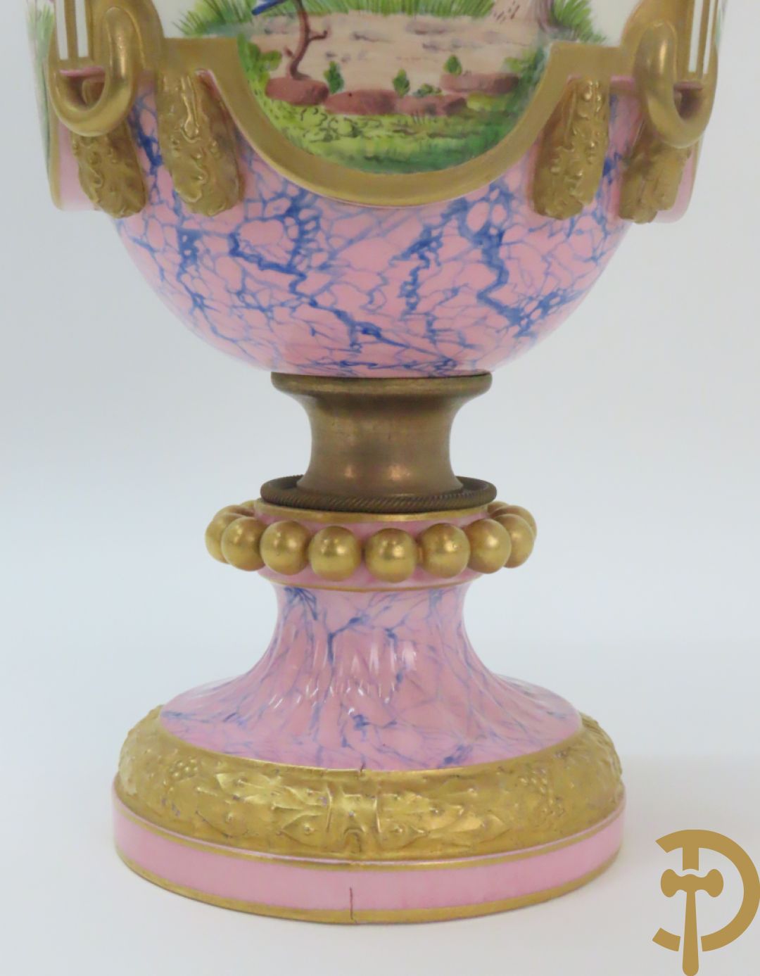 Franse porseleinen dekselpotiche bezet met decor van vogelmotieven en Louis XVI strikken, FB gemerkt