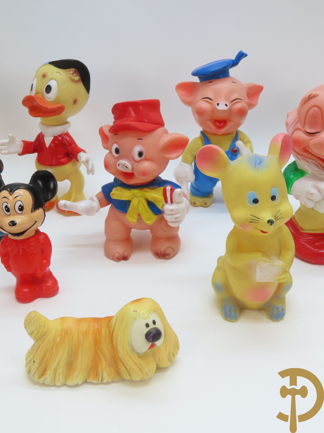 Gummi speelgoedfiguren Walt Disney Productions : 2 biggetjes, Donald Duck 1962, Huey, 3 dwergen + speelgoedfiguren van Rubber Toys : muis en Hollands Boerinnetje + beertje van Hanna Barbera 1965