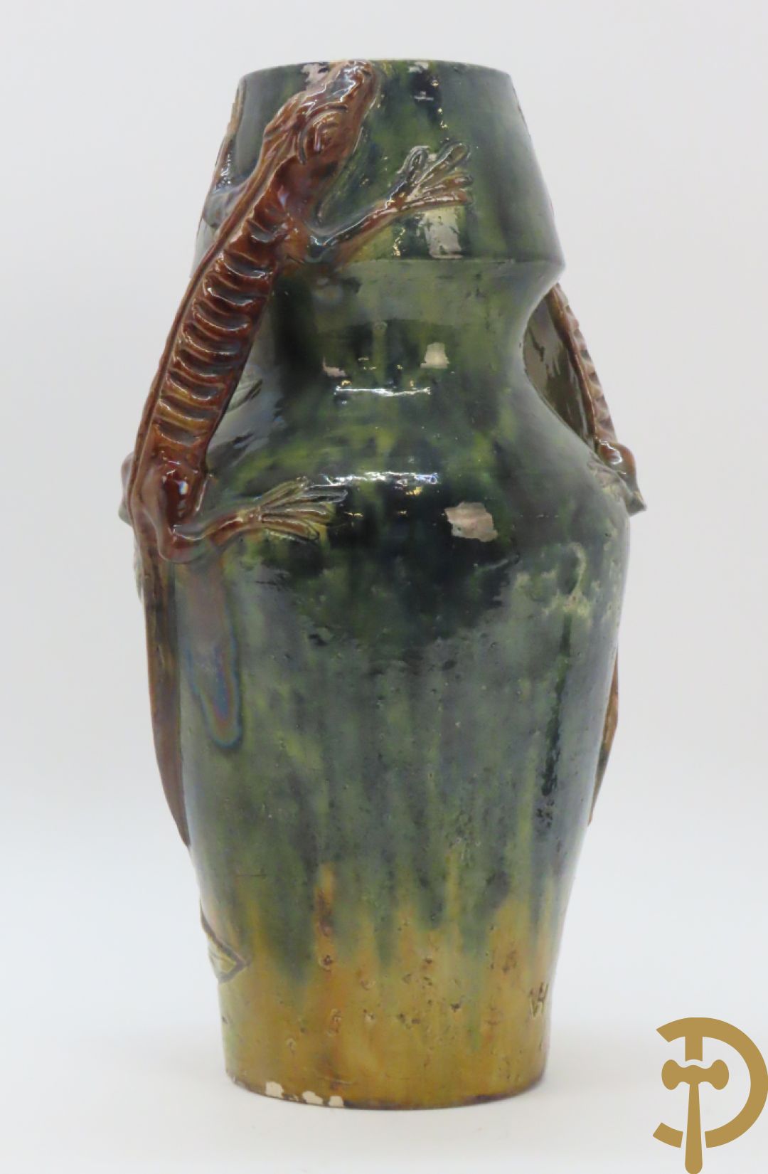 Vlaamse aardewerken vaas met salamander en bloemendecor, VH gemerkt (Van Humskerk)