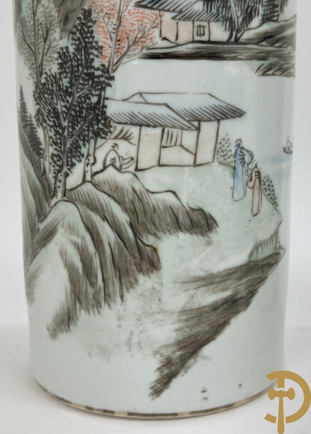 Paar Chinese porseleinen rolvaasjes met landschapsdecor