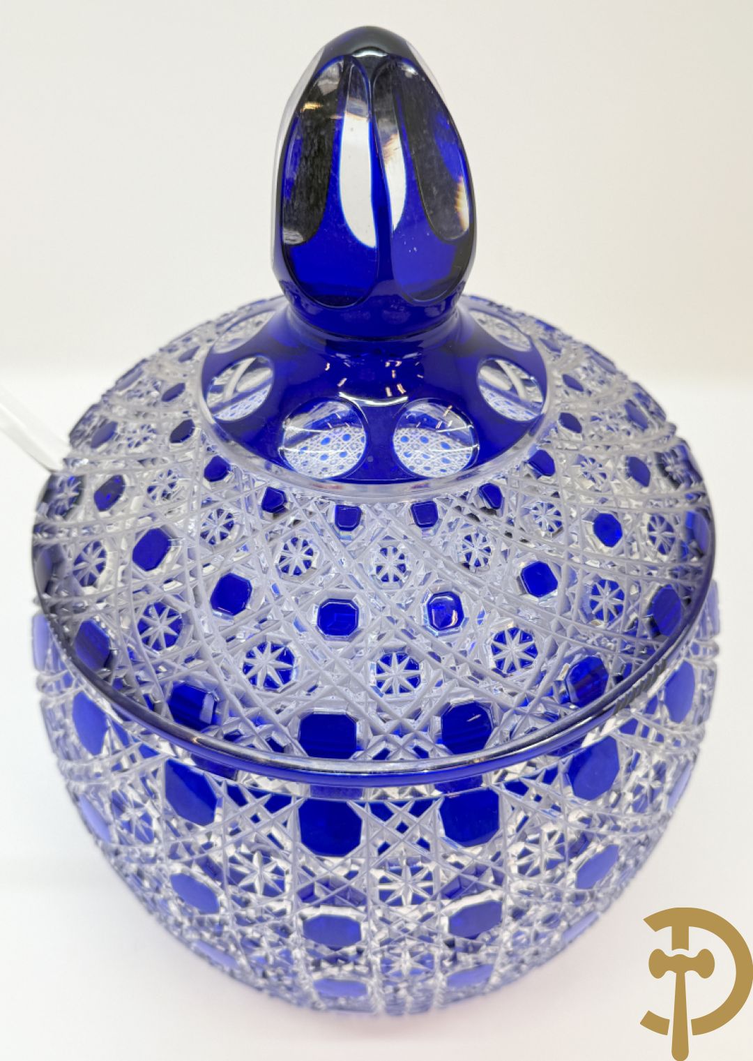 Blauwe handgeslepen en gefacetteerde kristallen punck bowl