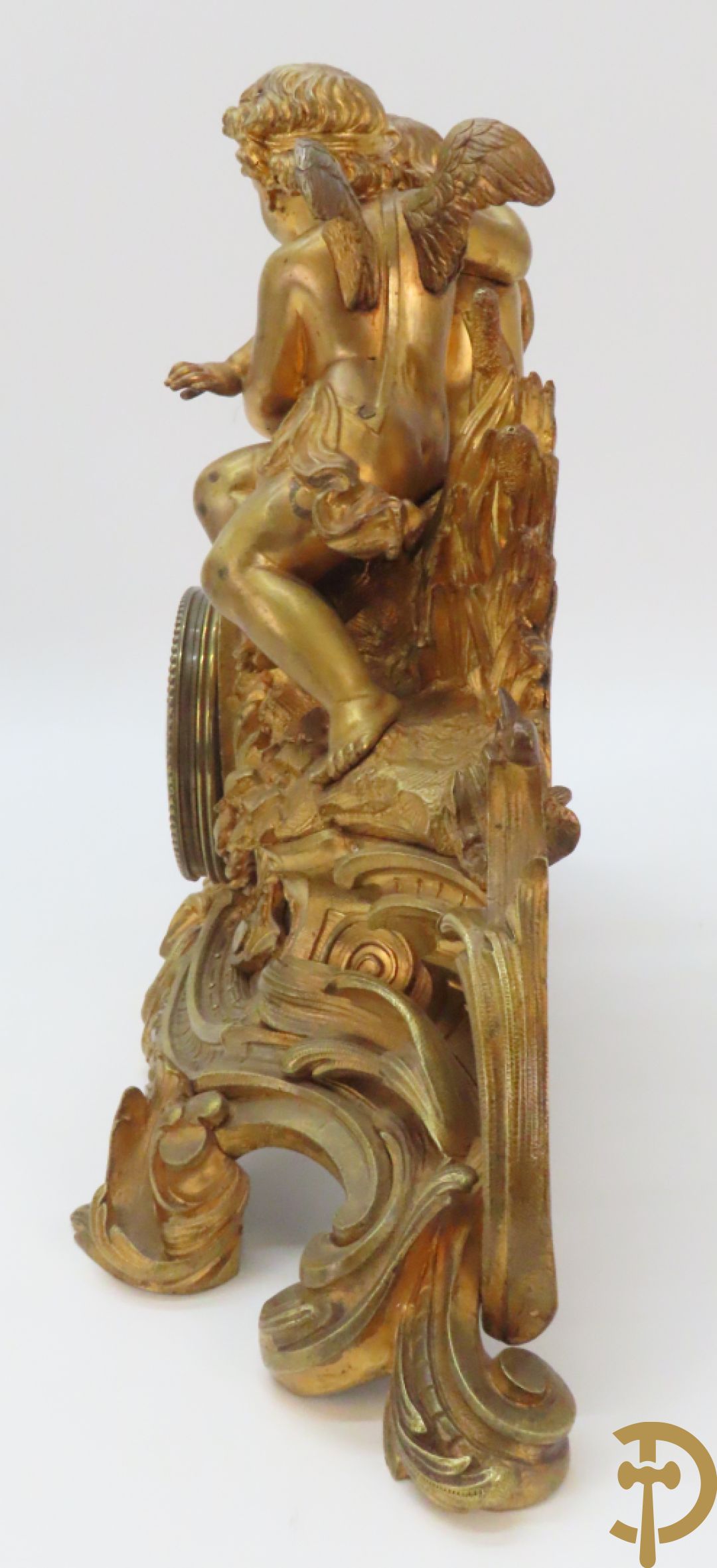 Bronzen schouwklok bezet met 2 cupido